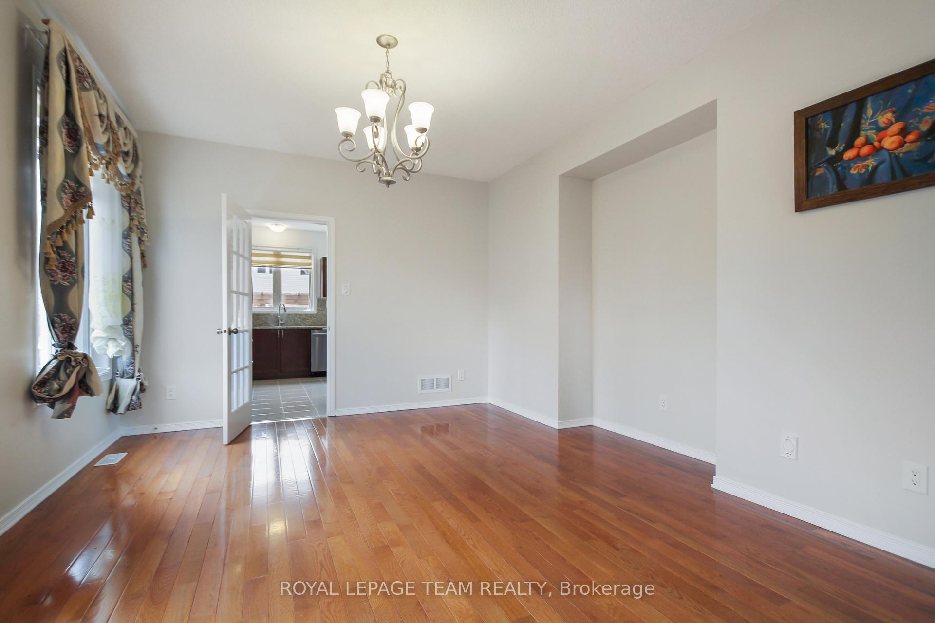 Photo 7 of 214 Asturcon Street, Ottawa, Kanata - Emerald Meadows/Trailwest — HOMEH