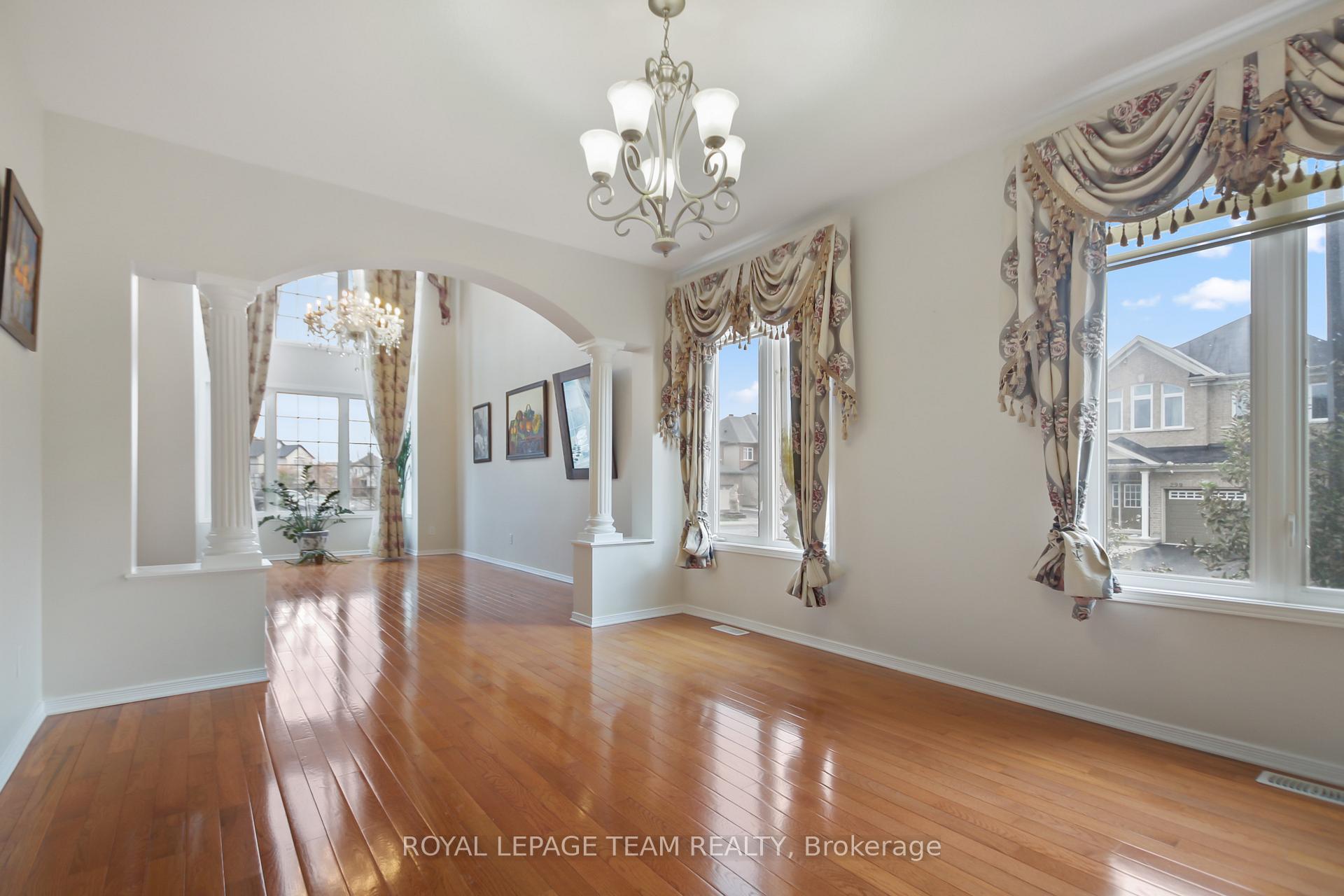 Photo 8 of 214 Asturcon Street, Ottawa, Kanata - Emerald Meadows/Trailwest — HOMEH