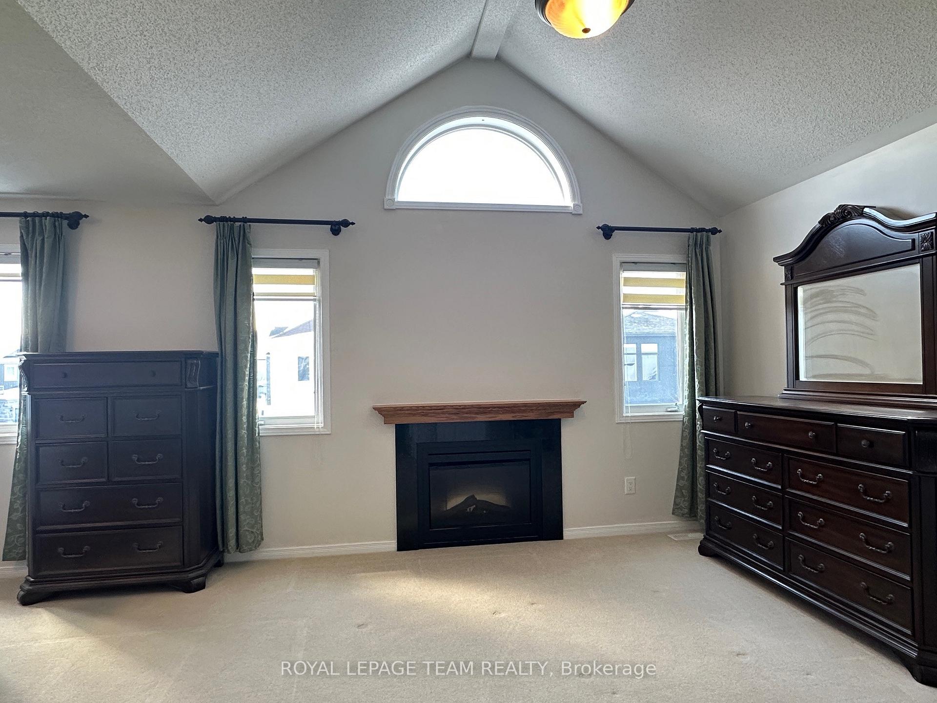 Photo 19 of 214 Asturcon Street, Ottawa, Kanata - Emerald Meadows/Trailwest — HOMEH