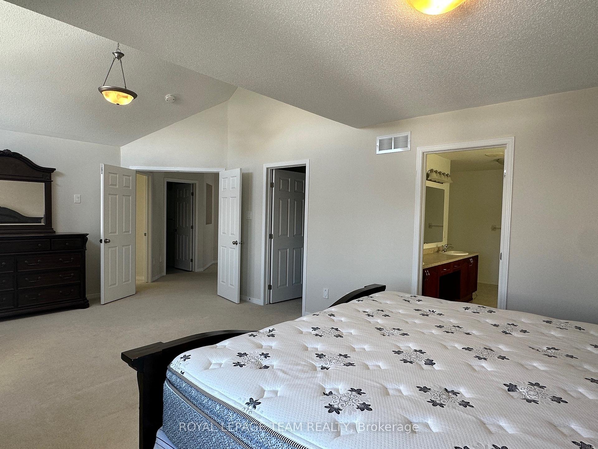 Photo 20 of 214 Asturcon Street, Ottawa, Kanata - Emerald Meadows/Trailwest — HOMEH