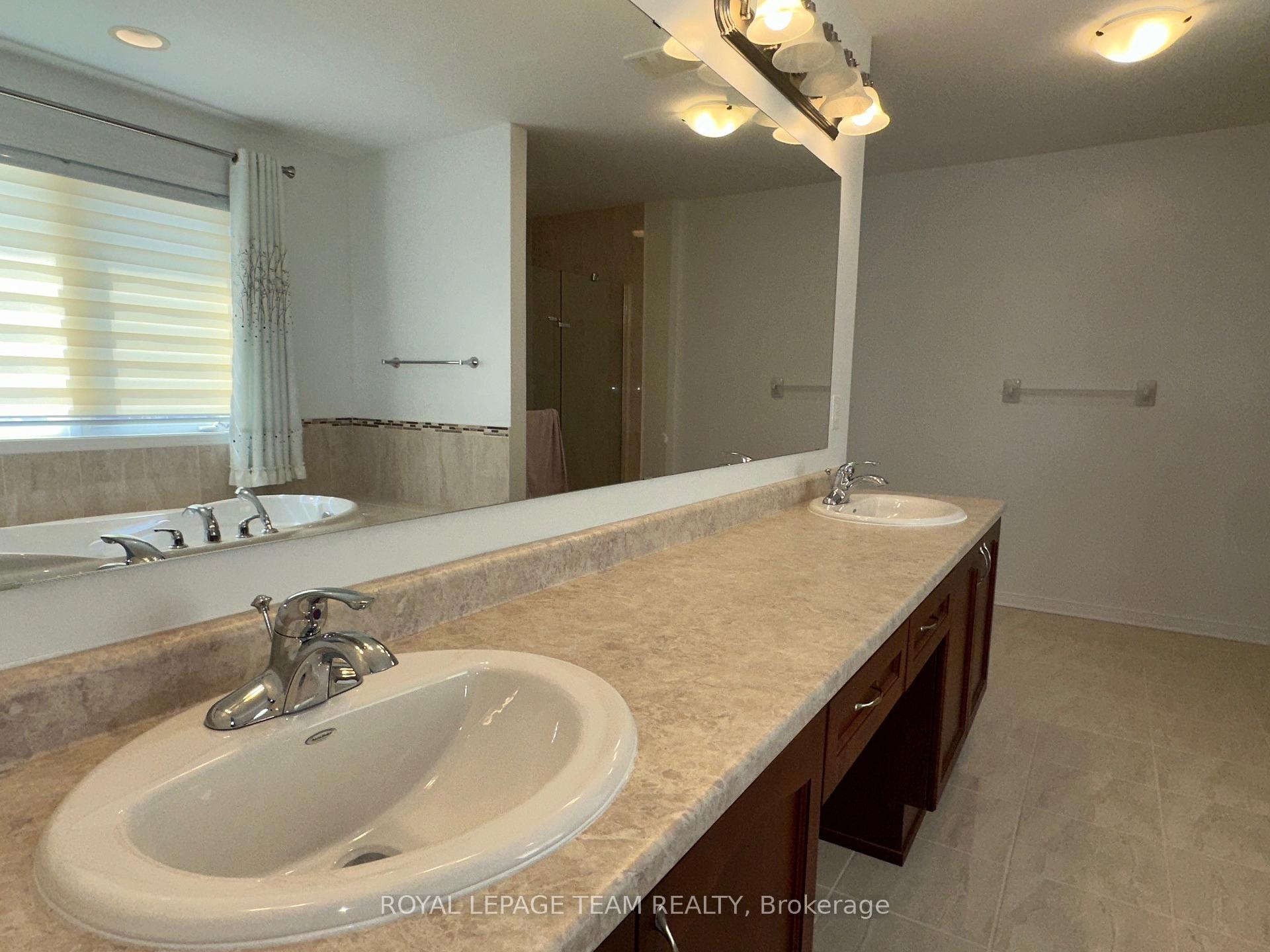 Photo 21 of 214 Asturcon Street, Ottawa, Kanata - Emerald Meadows/Trailwest — HOMEH
