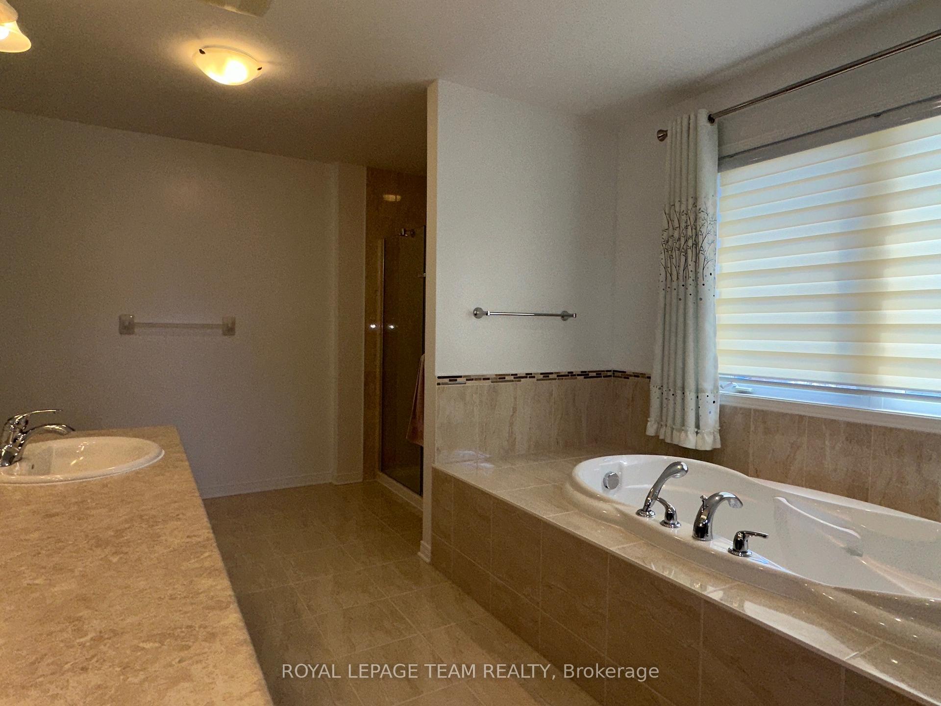 Photo 22 of 214 Asturcon Street, Ottawa, Kanata - Emerald Meadows/Trailwest — HOMEH