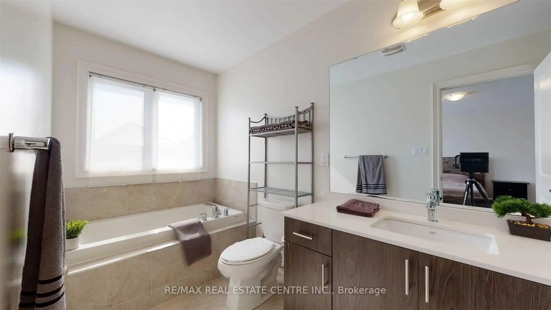 Photo 16 of 55 hubbell Road, Brampton, Bram West — HOMEH