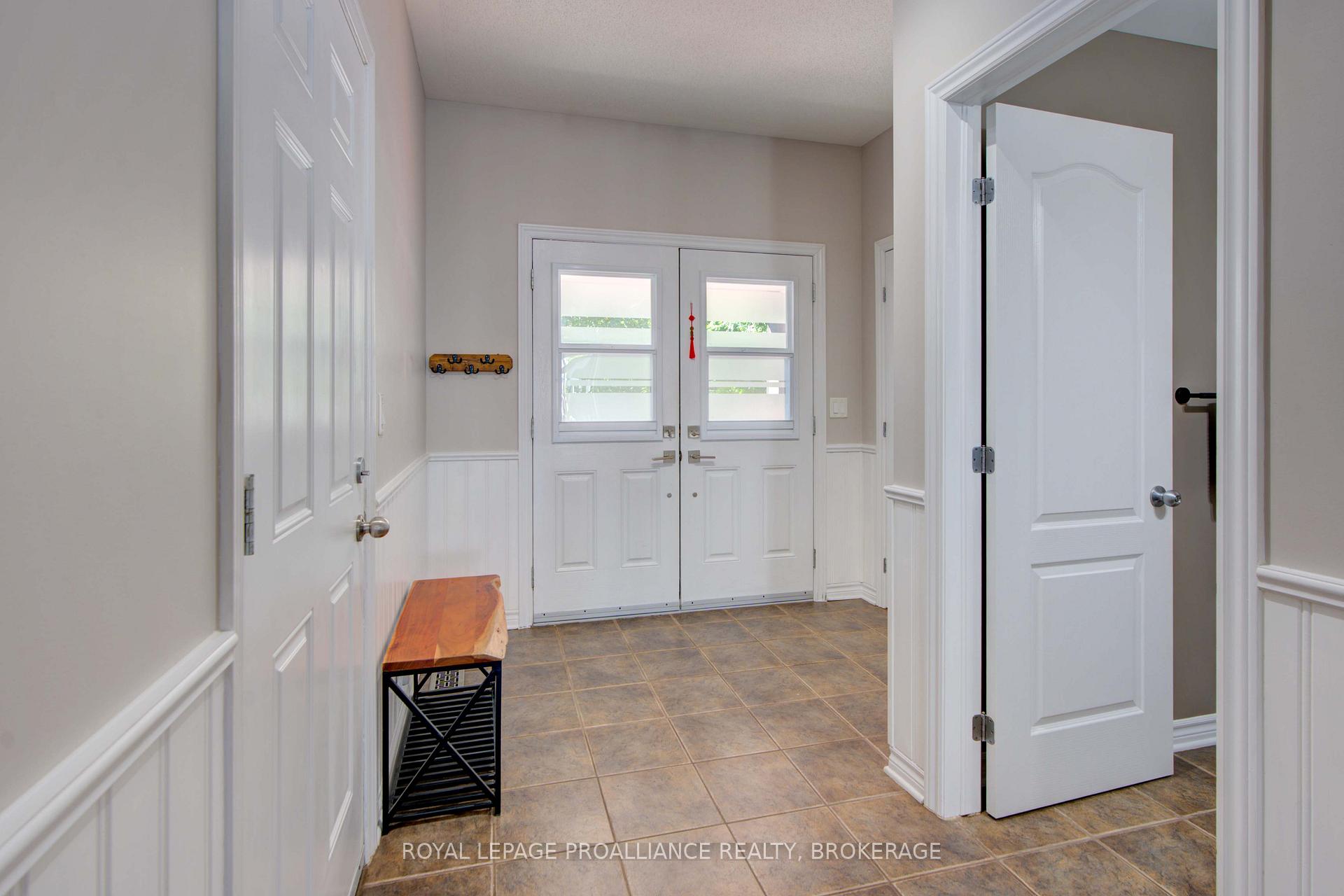 Photo 5 of 496 Cheryl Place, Kingston, Kingston East (Incl Barret Crt) — HOMEH