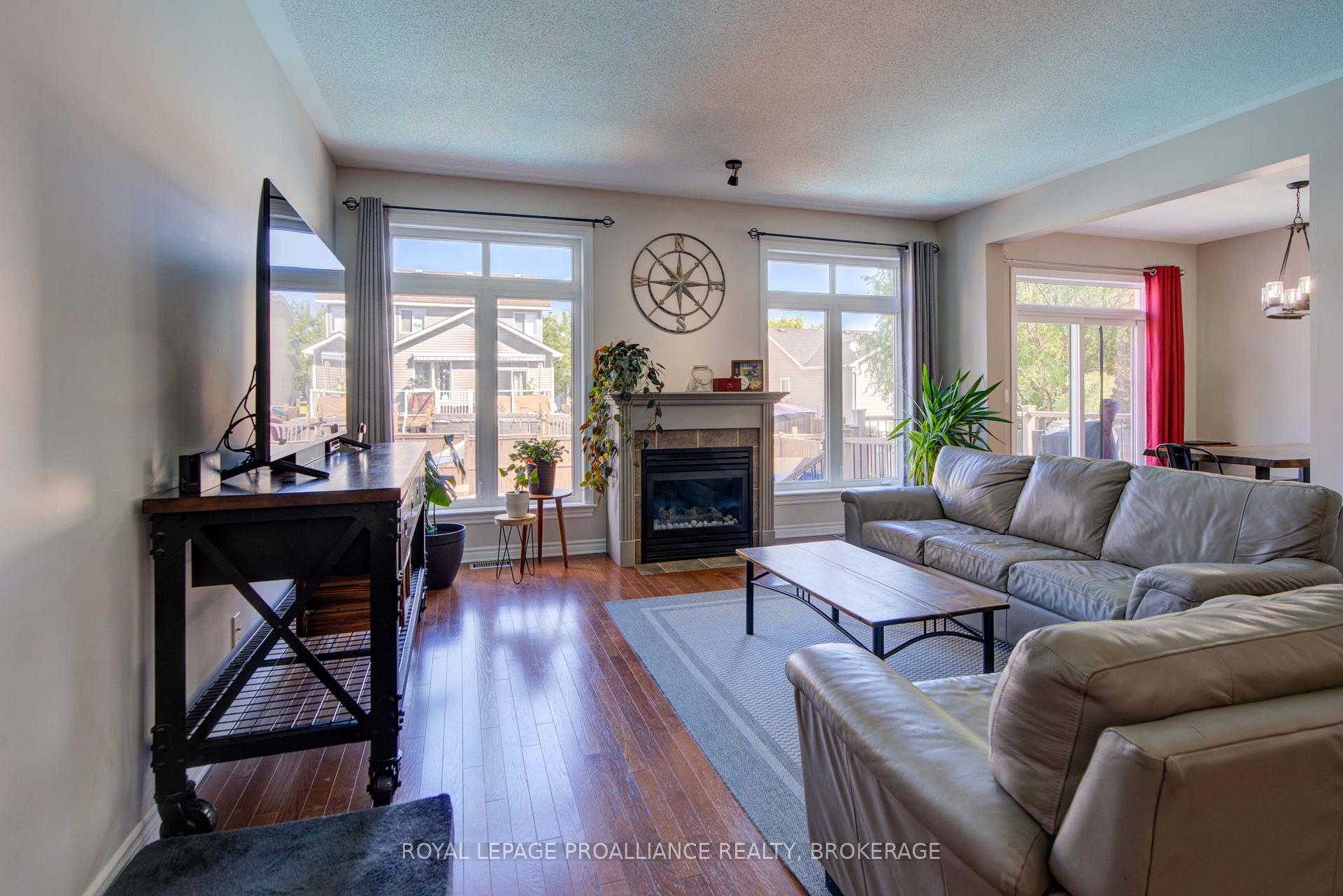 Photo 10 of 496 Cheryl Place, Kingston, Kingston East (Incl Barret Crt) — HOMEH