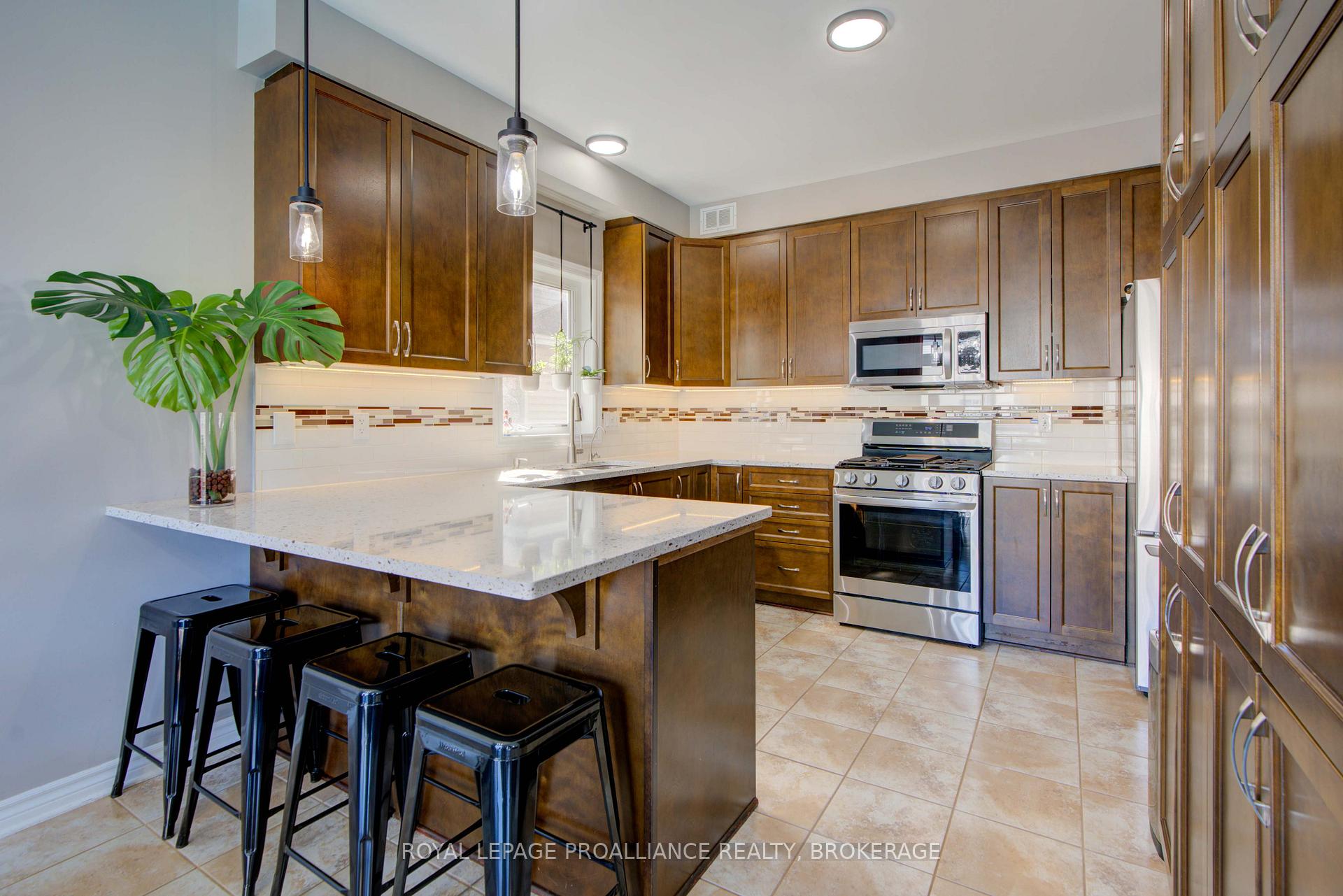 Photo 17 of 496 Cheryl Place, Kingston, Kingston East (Incl Barret Crt) — HOMEH