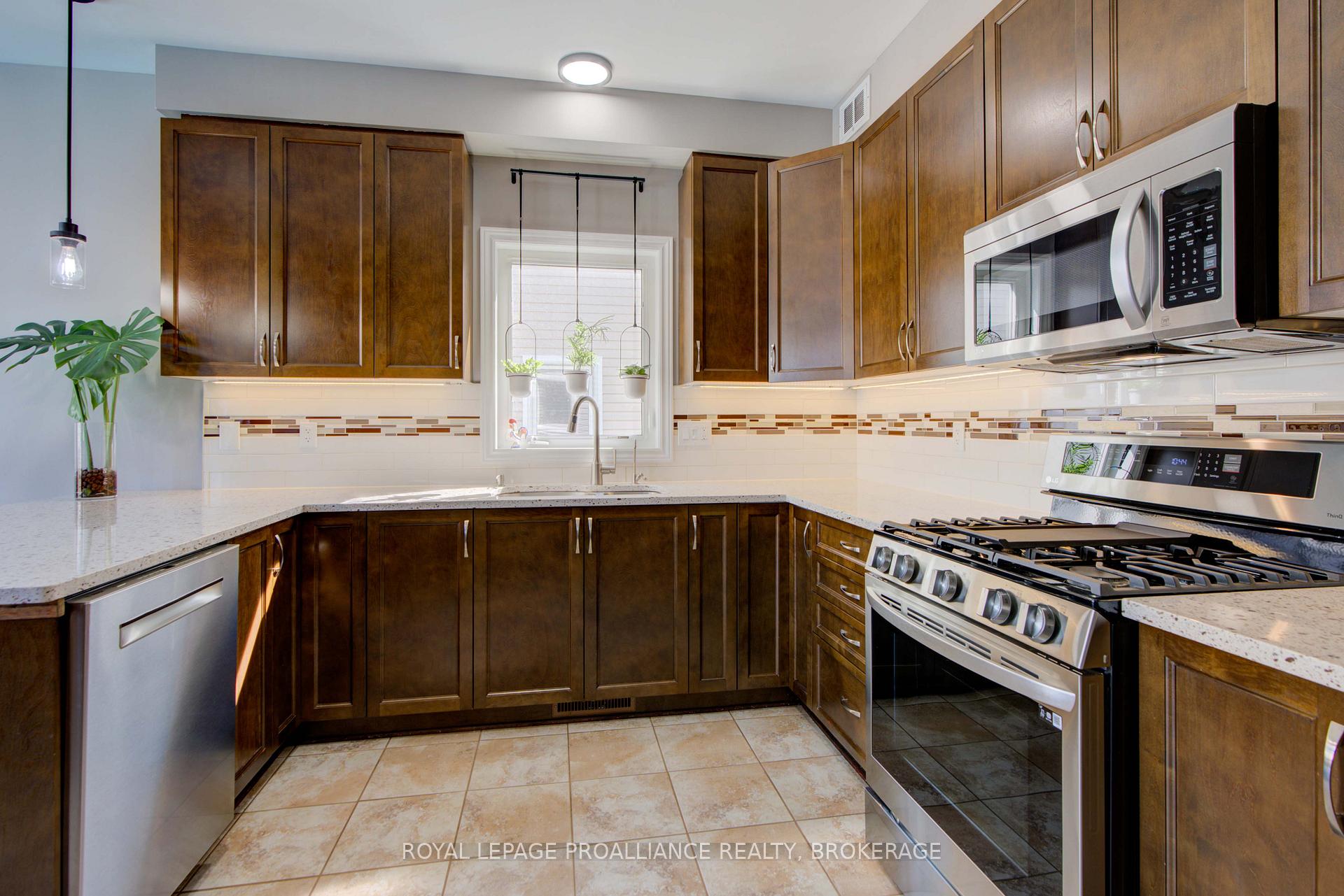 Photo 20 of 496 Cheryl Place, Kingston, Kingston East (Incl Barret Crt) — HOMEH