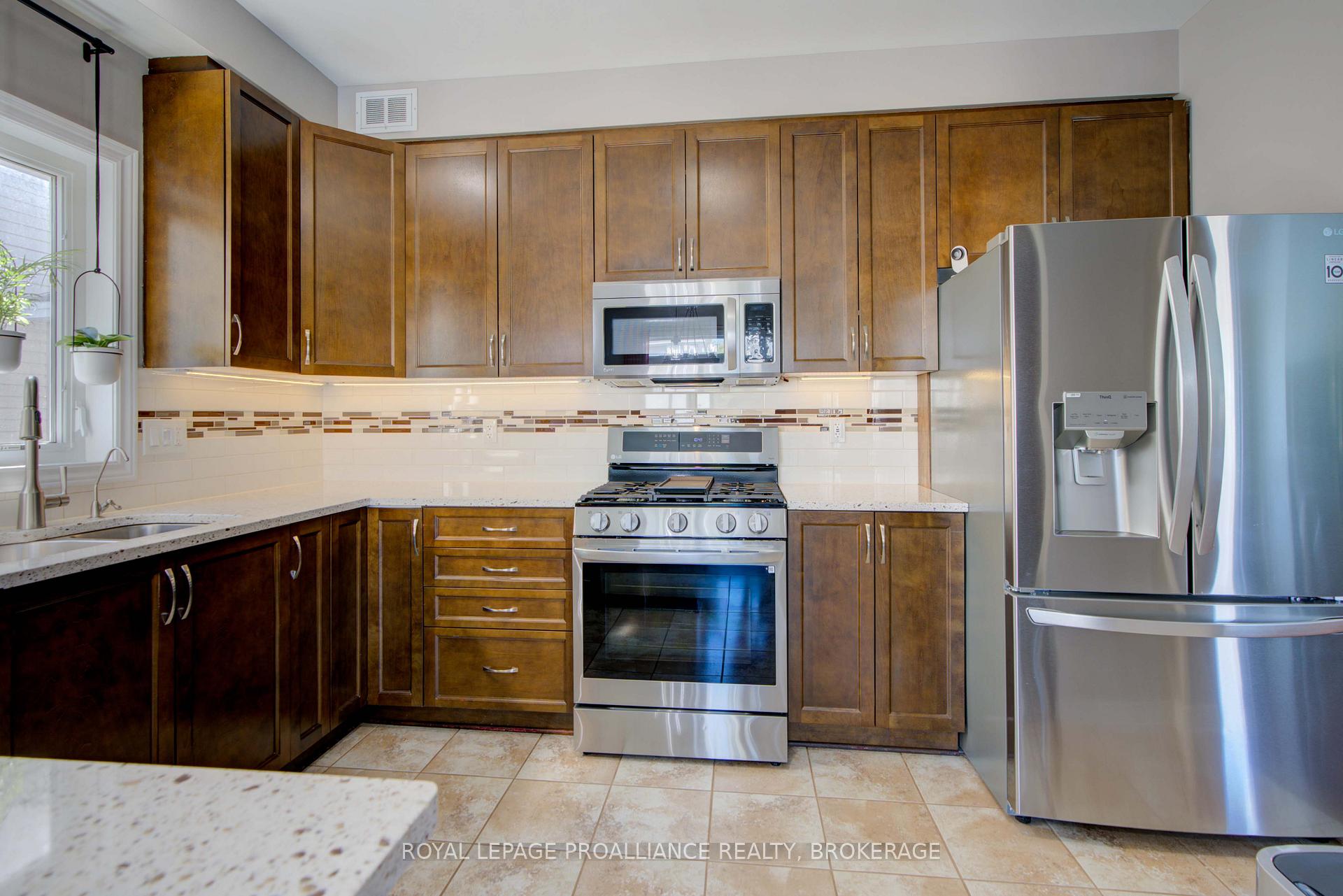 Photo 21 of 496 Cheryl Place, Kingston, Kingston East (Incl Barret Crt) — HOMEH