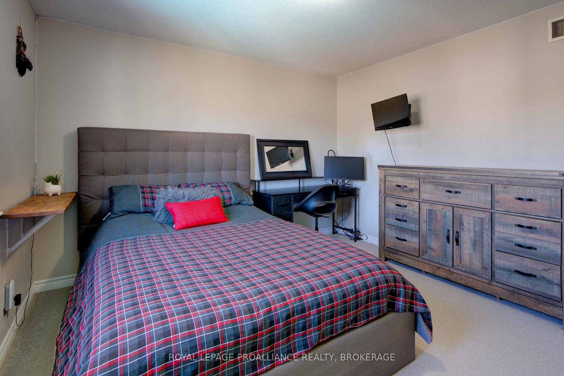 Photo 33 of 496 Cheryl Place, Kingston, Kingston East (Incl Barret Crt) — HOMEH