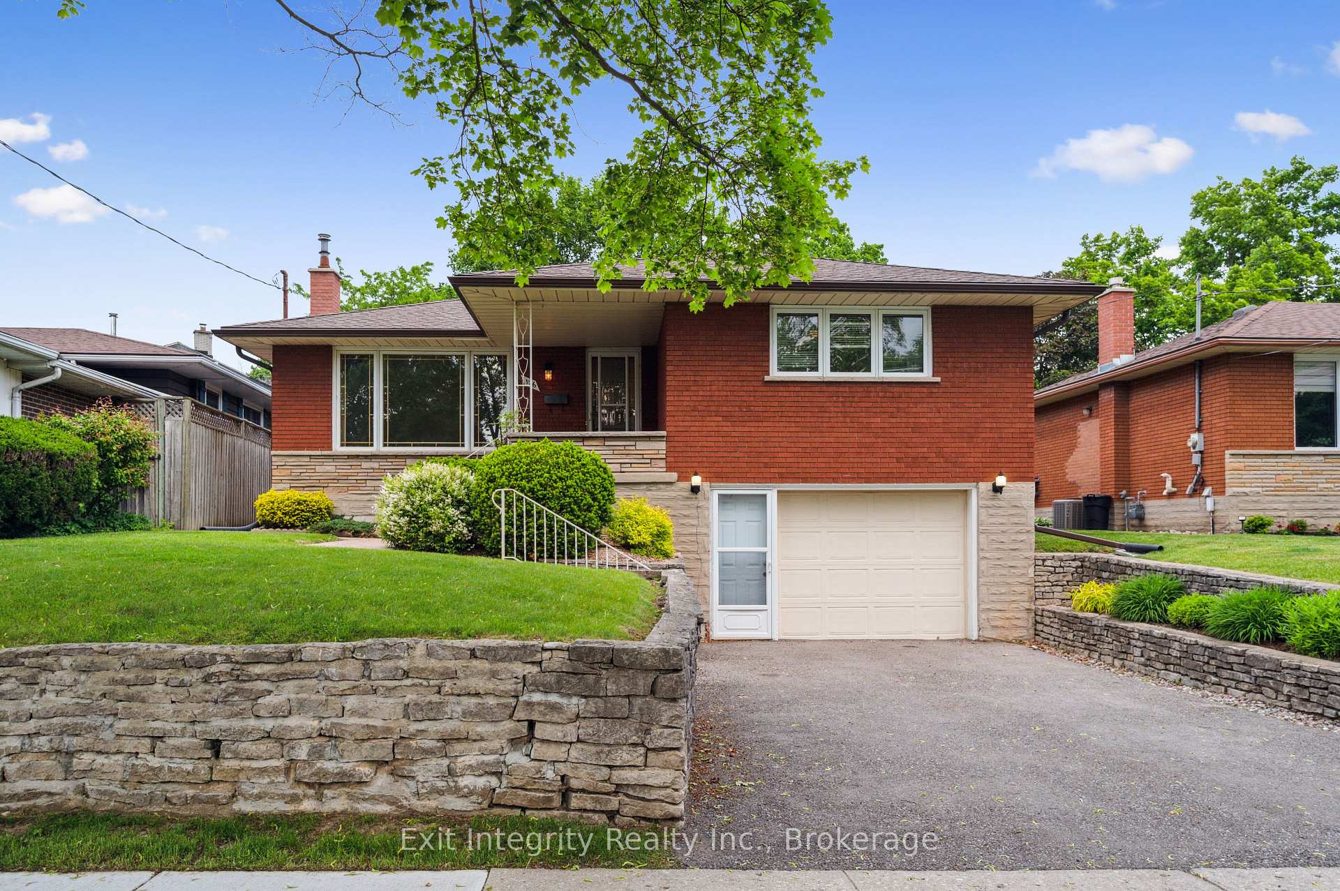 Photo 2 of 126 Elkington Drive, Kitchener — HOMEH