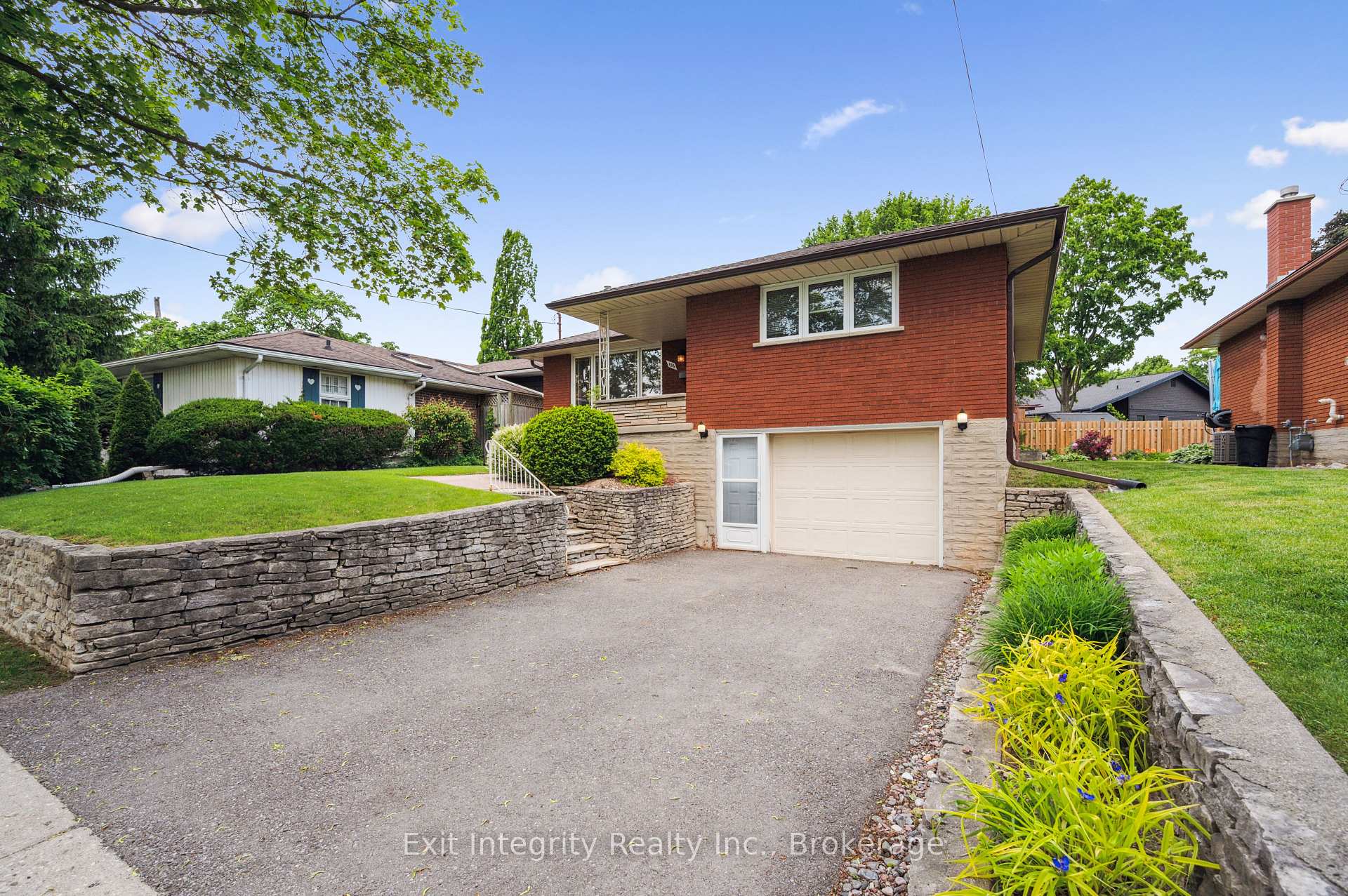 Photo 3 of 126 Elkington Drive, Kitchener — HOMEH