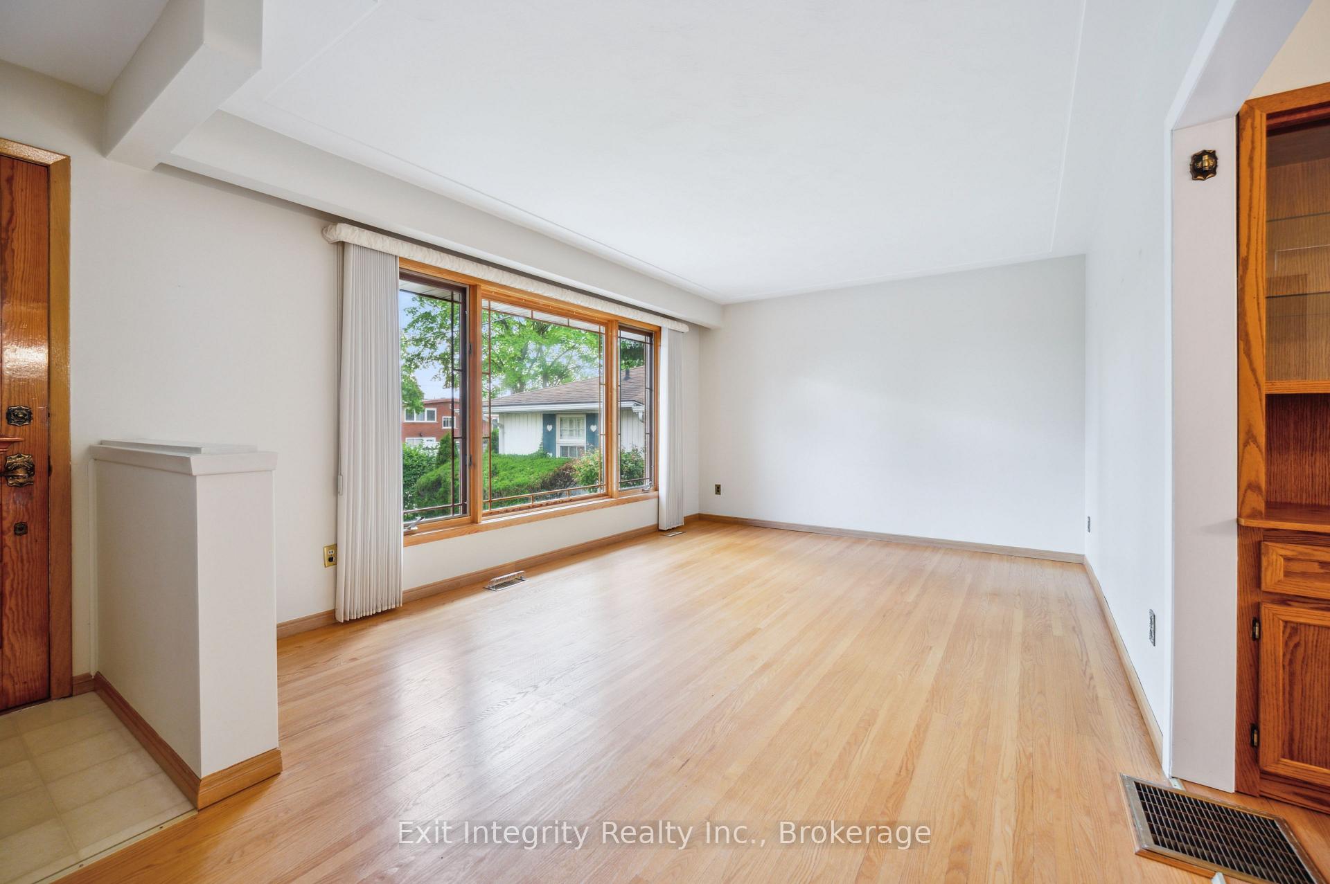 Photo 9 of 126 Elkington Drive, Kitchener — HOMEH
