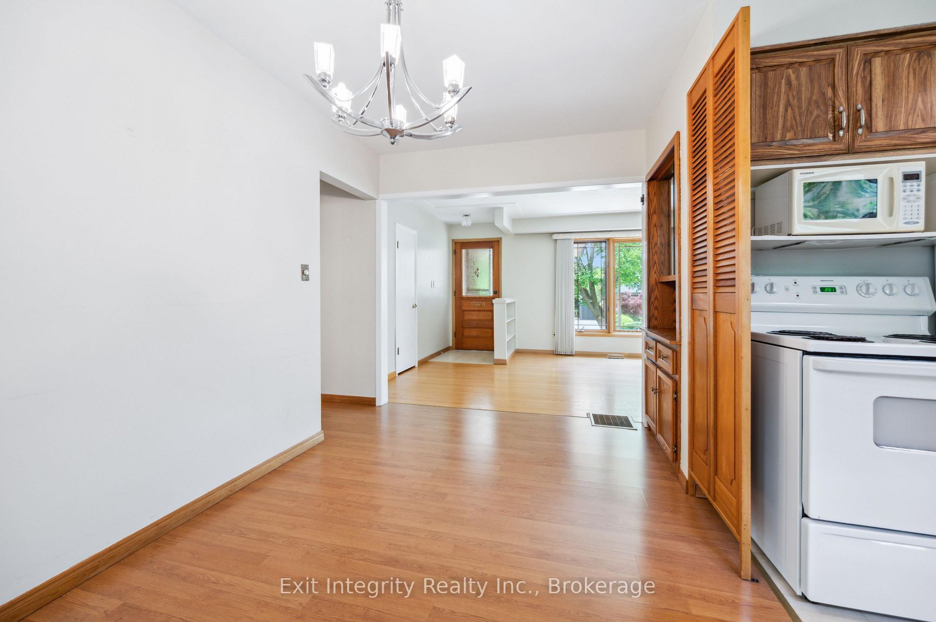 Photo 13 of 126 Elkington Drive, Kitchener — HOMEH