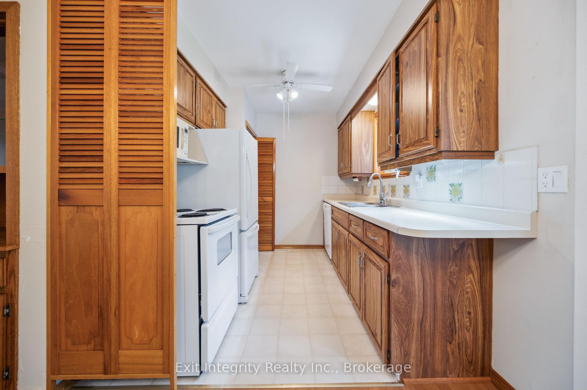 Photo 15 of 126 Elkington Drive, Kitchener — HOMEH