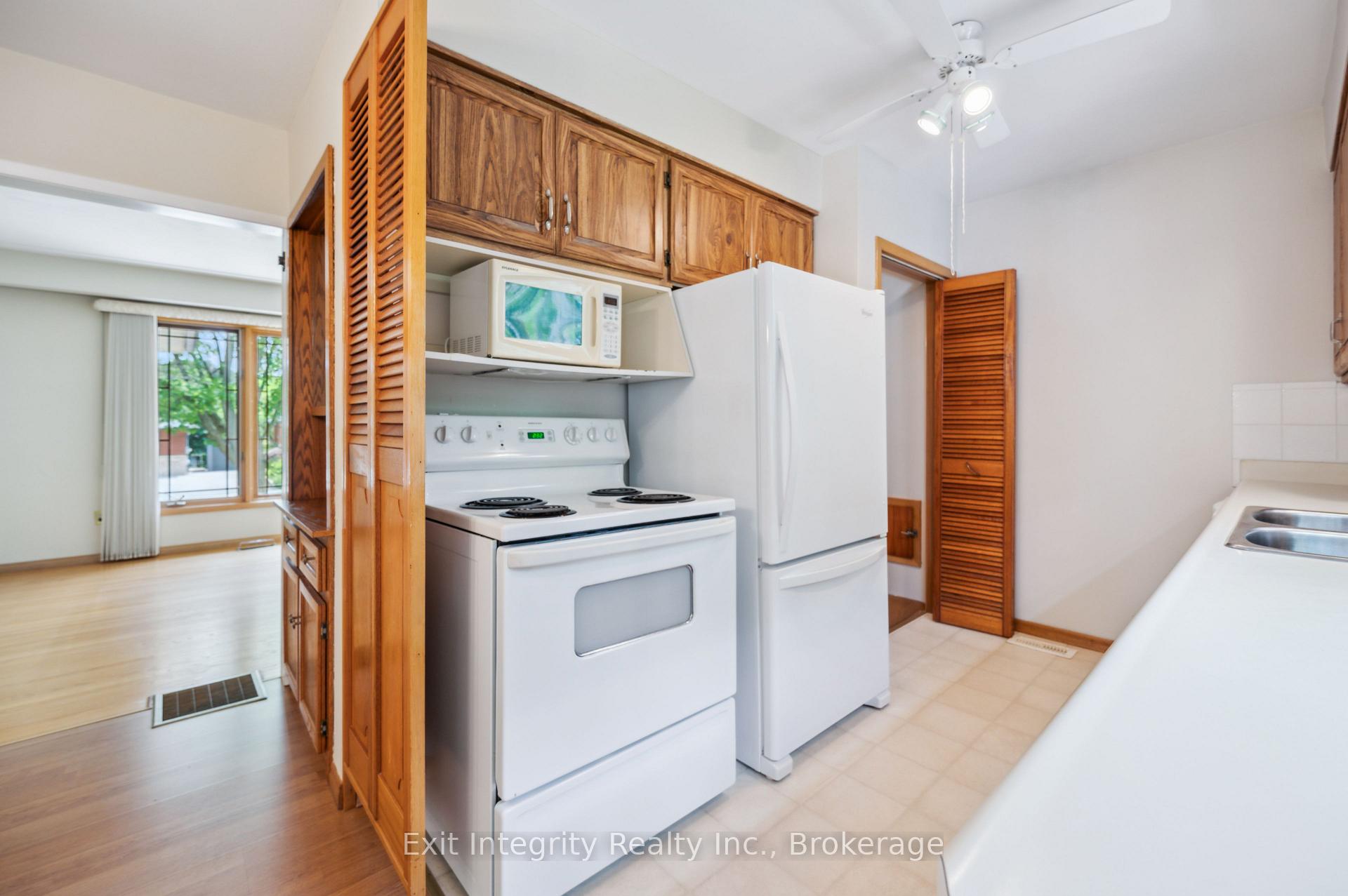 Photo 16 of 126 Elkington Drive, Kitchener — HOMEH