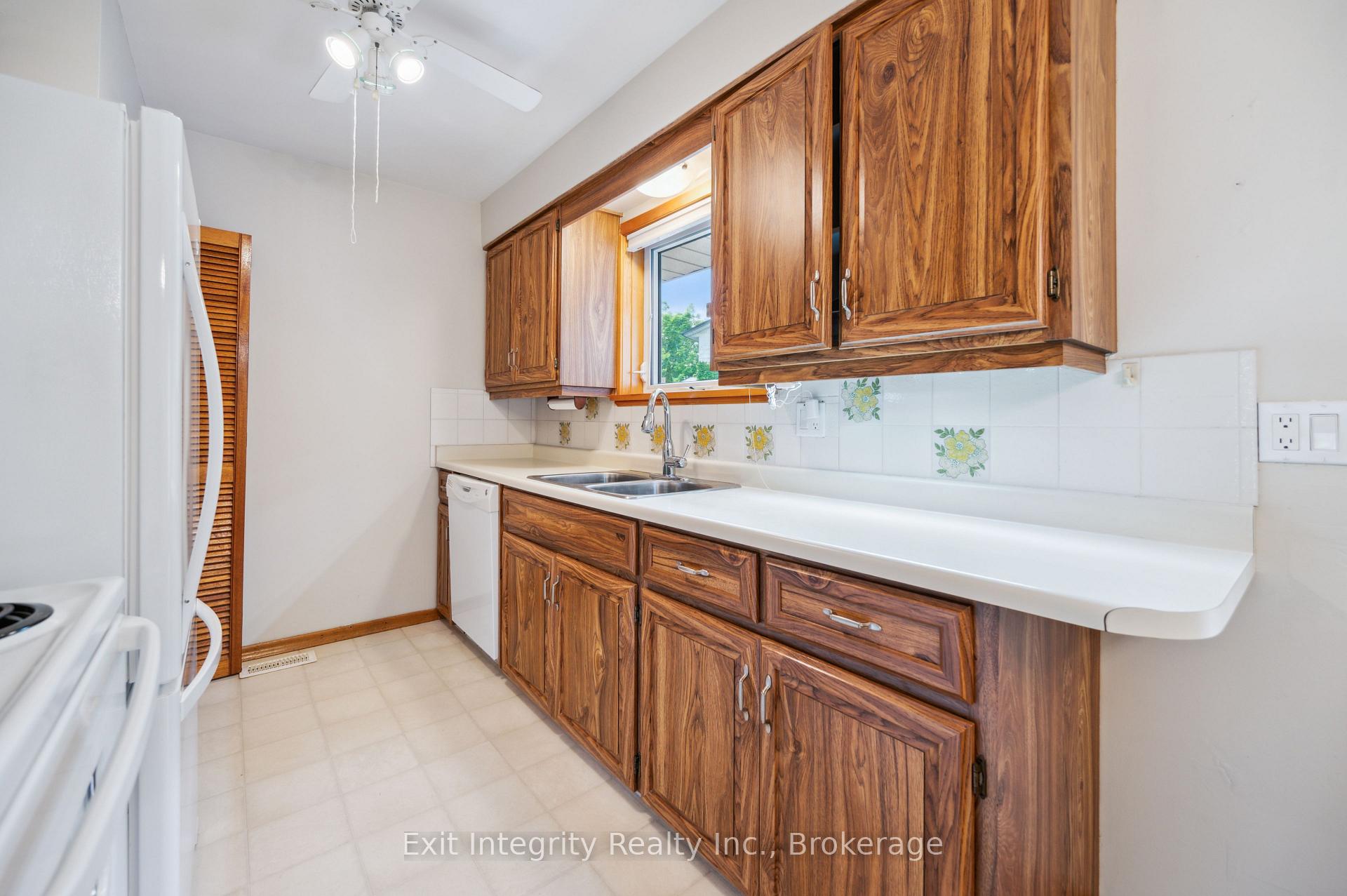 Photo 17 of 126 Elkington Drive, Kitchener — HOMEH