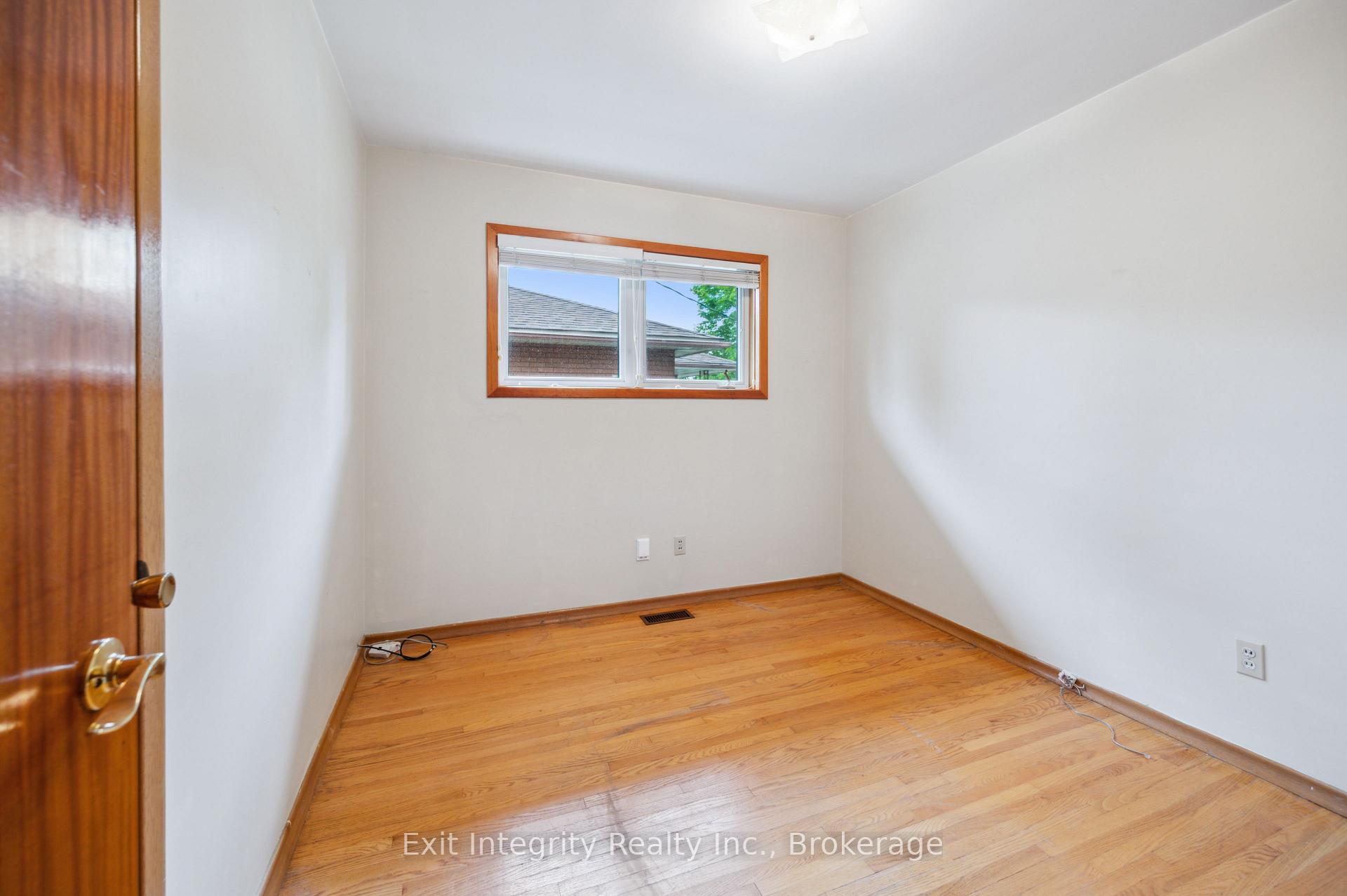 Photo 20 of 126 Elkington Drive, Kitchener — HOMEH