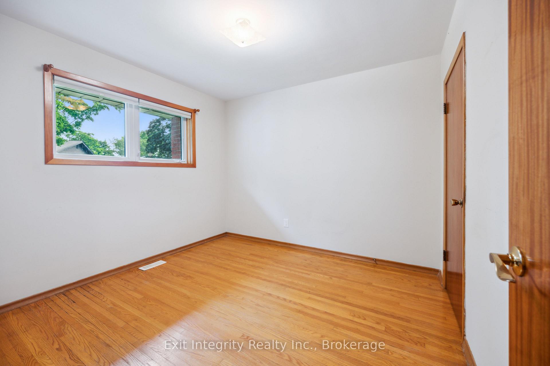 Photo 22 of 126 Elkington Drive, Kitchener — HOMEH