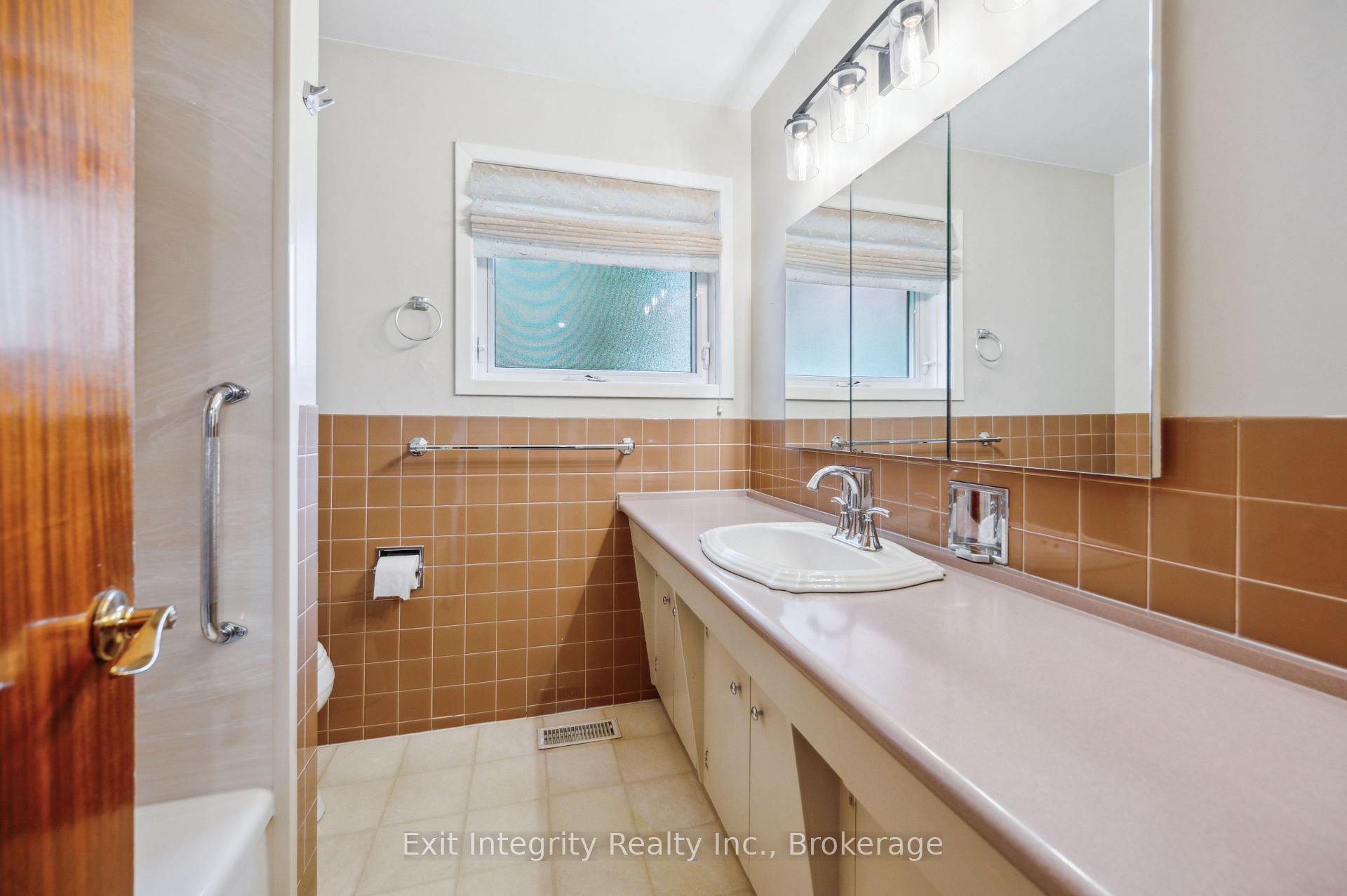 Photo 24 of 126 Elkington Drive, Kitchener — HOMEH