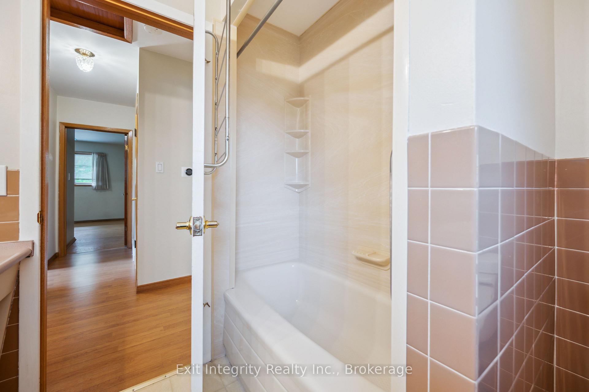 Photo 25 of 126 Elkington Drive, Kitchener — HOMEH