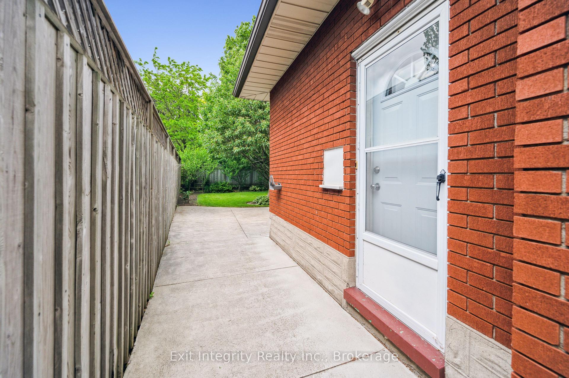 Photo 36 of 126 Elkington Drive, Kitchener — HOMEH