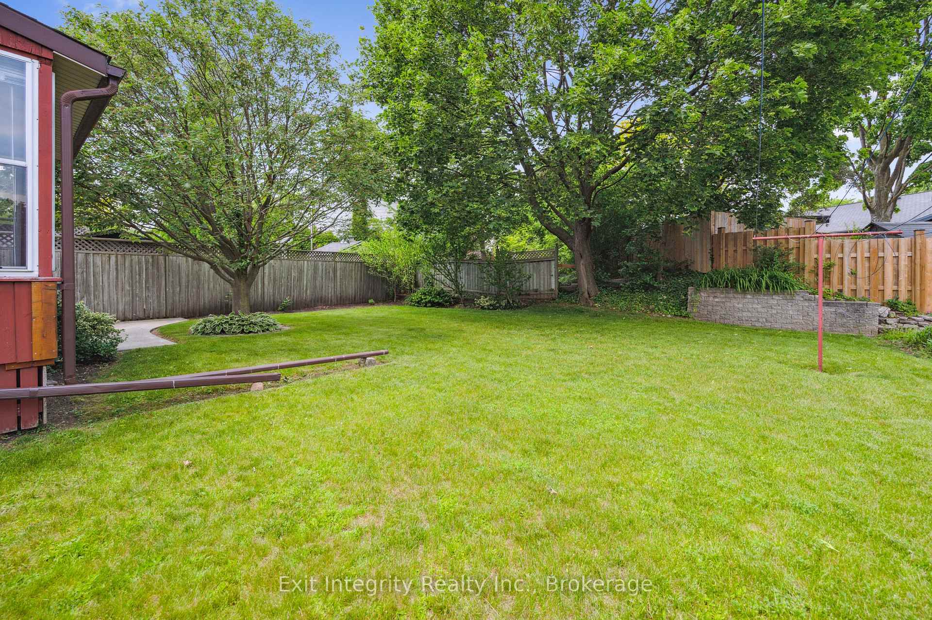 Photo 40 of 126 Elkington Drive, Kitchener — HOMEH