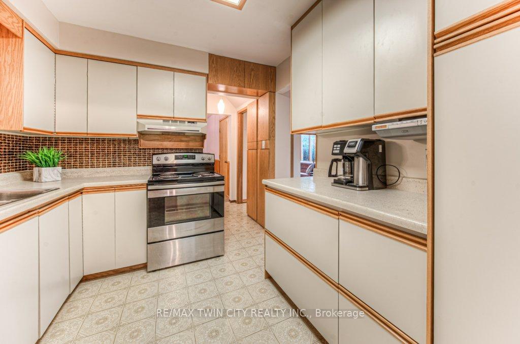 Photo 9 of 91 Nathaniel Crescent, Kitchener — HOMEH