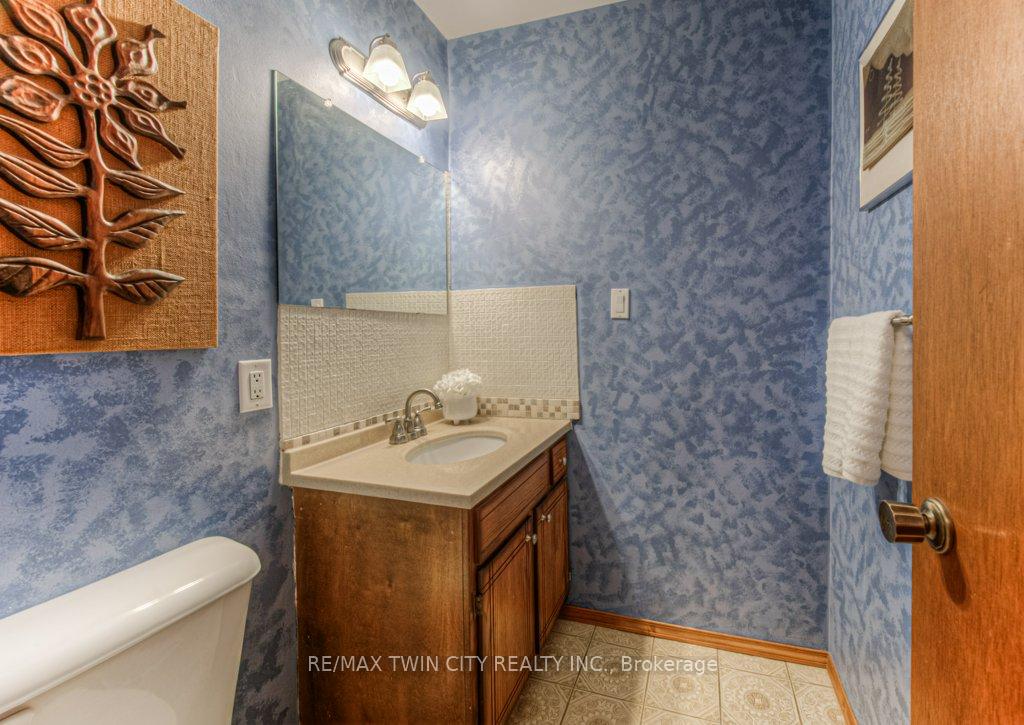 Photo 13 of 91 Nathaniel Crescent, Kitchener — HOMEH