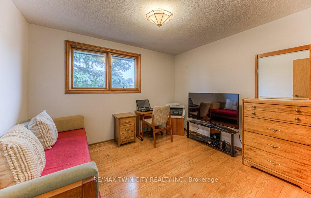 Photo 22 of 91 Nathaniel Crescent, Kitchener — HOMEH