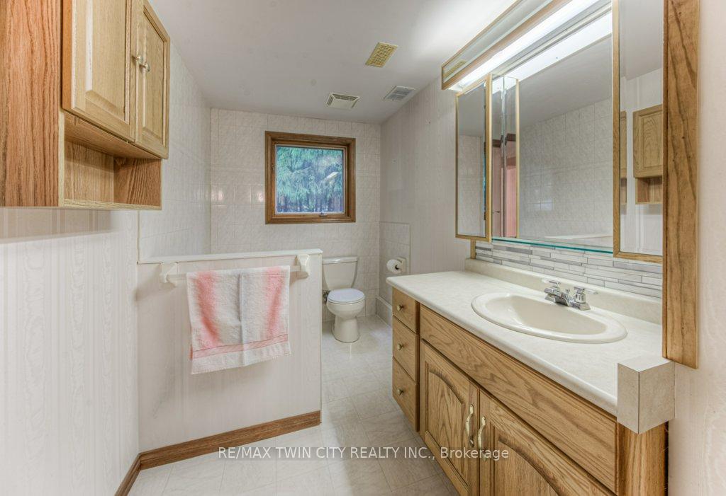 Photo 37 of 91 Nathaniel Crescent, Kitchener — HOMEH