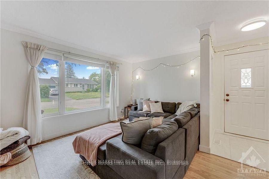 Photo 3 of 29 Courtney Road, Ottawa, Kanata - Glencairn/Hazeldean — HOMEH