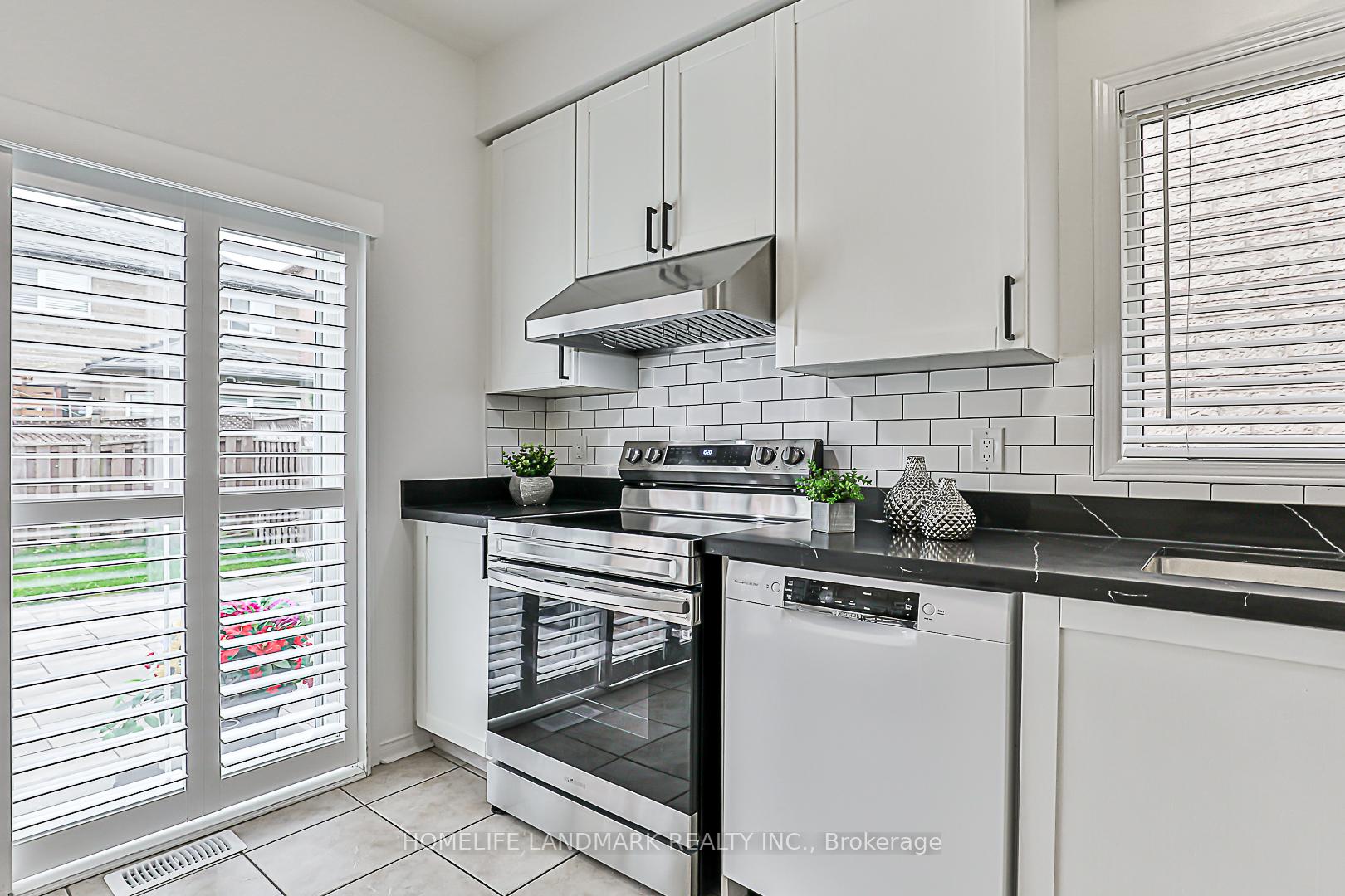 Photo 12 of 112 Orchard Hill Boulevard, Markham, Berczy — HOMEH