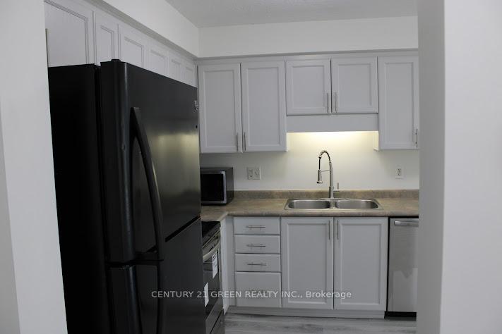 Photo 8 of 65 Donnenwerth Drive, Kitchener, Larentian West — HOMEH