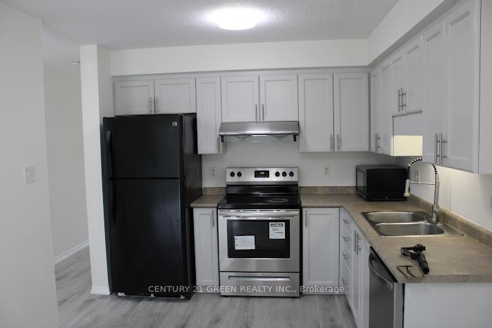 Photo 10 of 65 Donnenwerth Drive, Kitchener, Larentian West — HOMEH