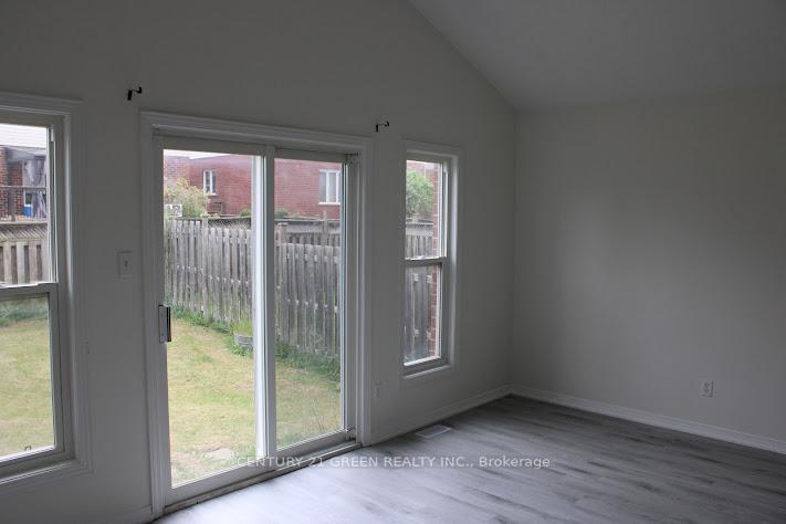 Photo 15 of 65 Donnenwerth Drive, Kitchener, Larentian West — HOMEH