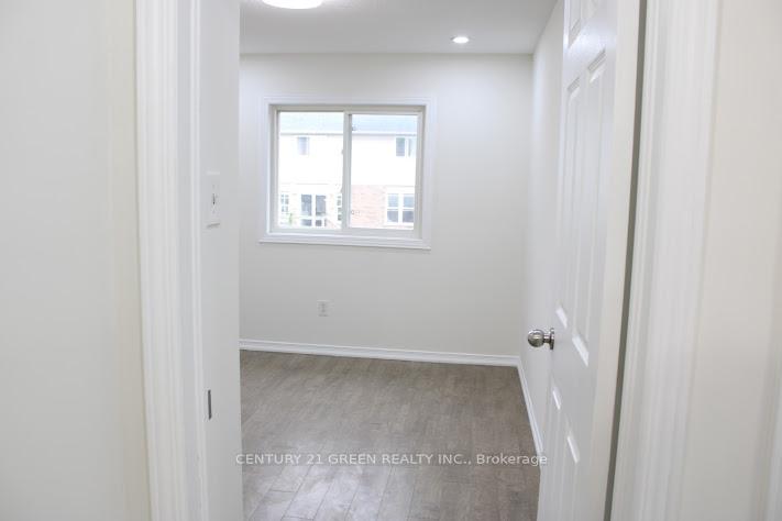 Photo 24 of 65 Donnenwerth Drive, Kitchener, Larentian West — HOMEH