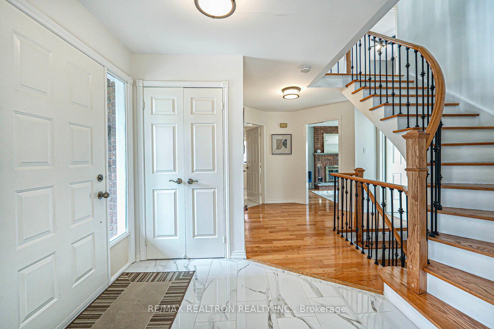 Photo 2 of 53 Leighland Drive, Markham, Unionville — HOMEH
