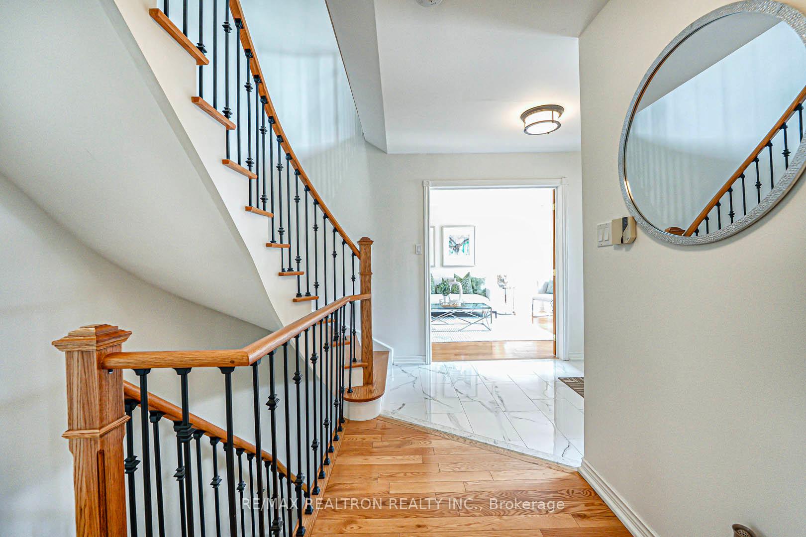 Photo 3 of 53 Leighland Drive, Markham, Unionville — HOMEH