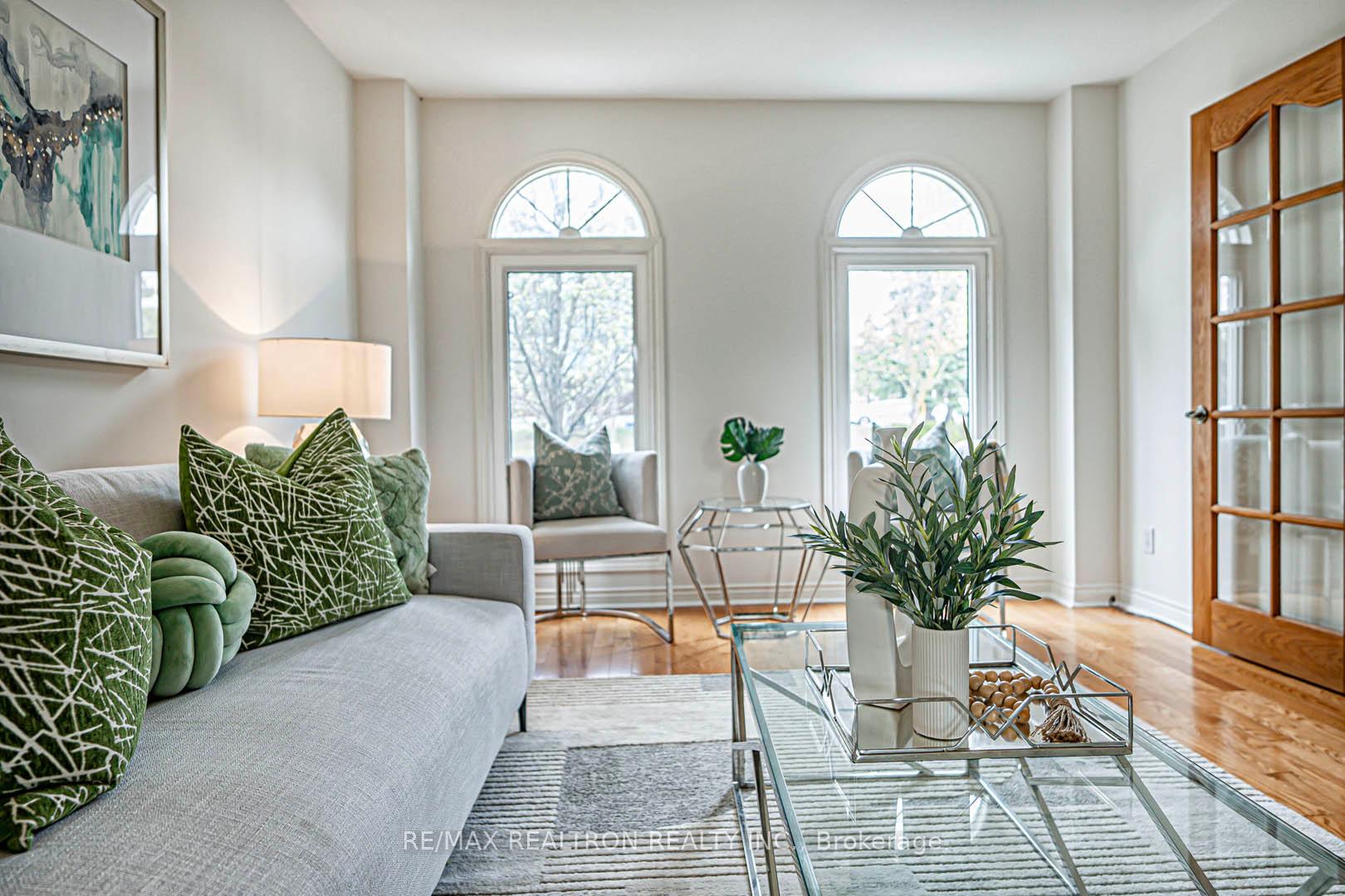Photo 6 of 53 Leighland Drive, Markham, Unionville — HOMEH