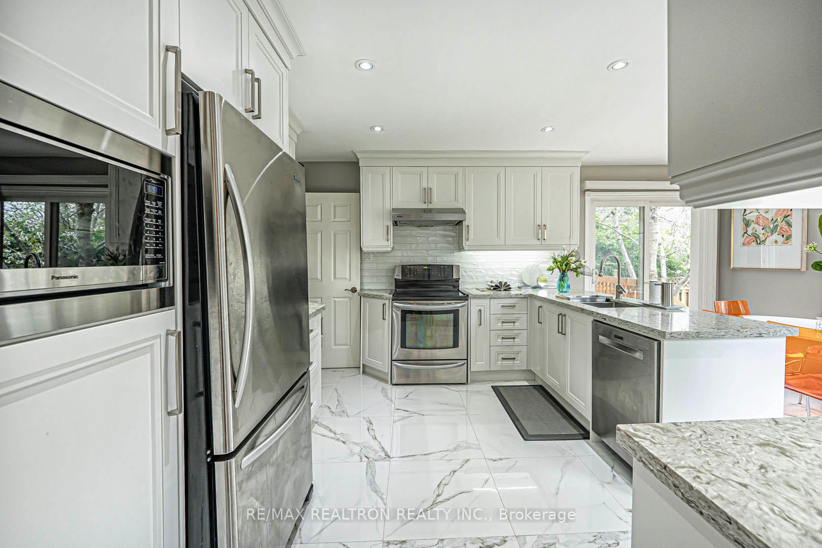 Photo 12 of 53 Leighland Drive, Markham, Unionville — HOMEH