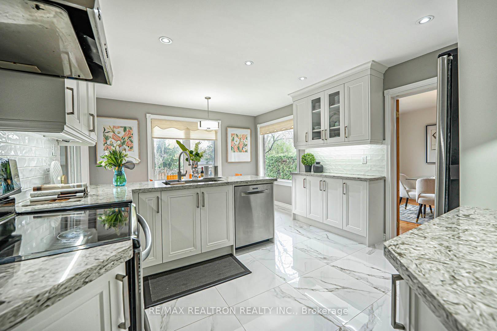 Photo 13 of 53 Leighland Drive, Markham, Unionville — HOMEH
