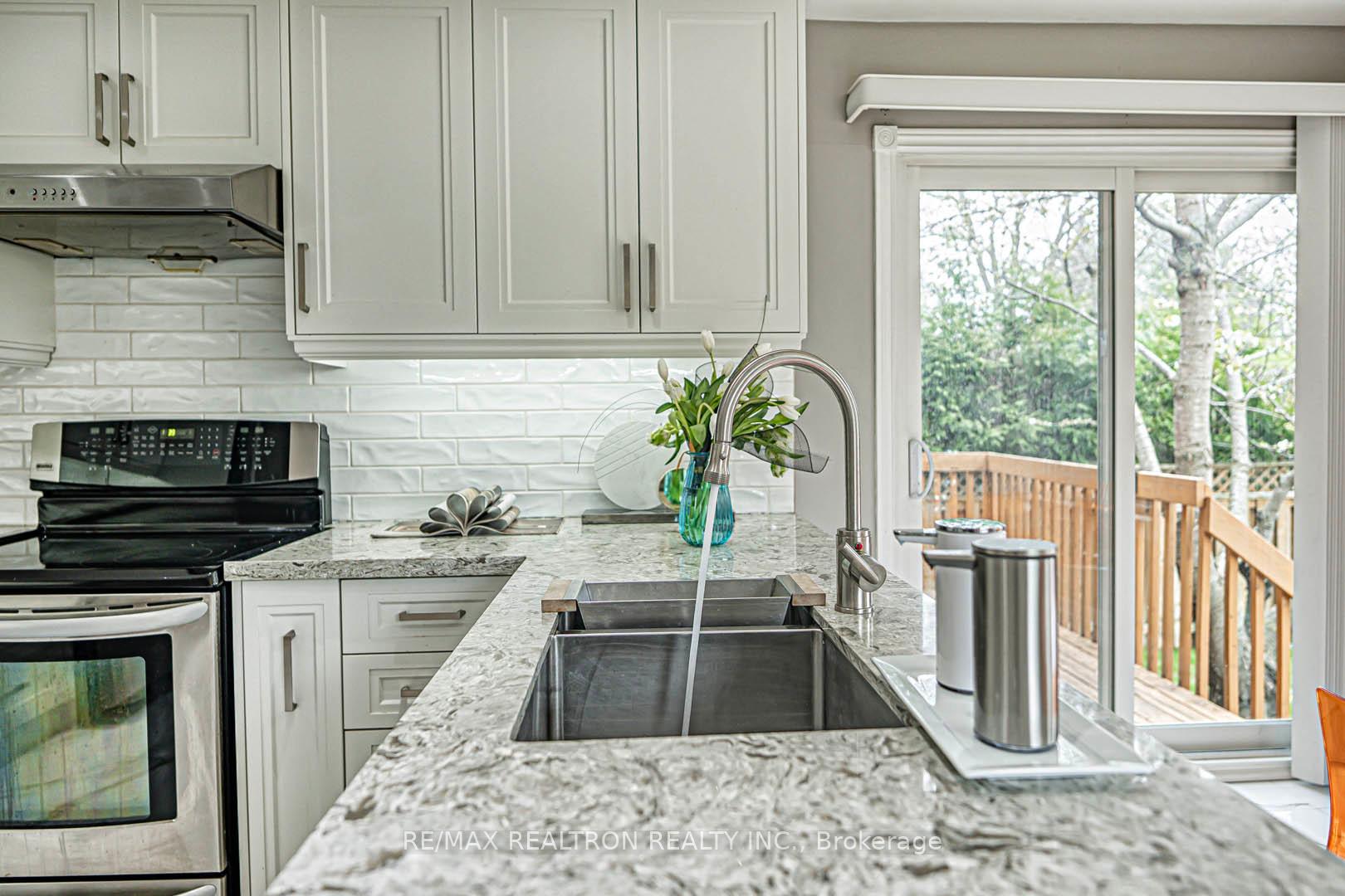 Photo 14 of 53 Leighland Drive, Markham, Unionville — HOMEH