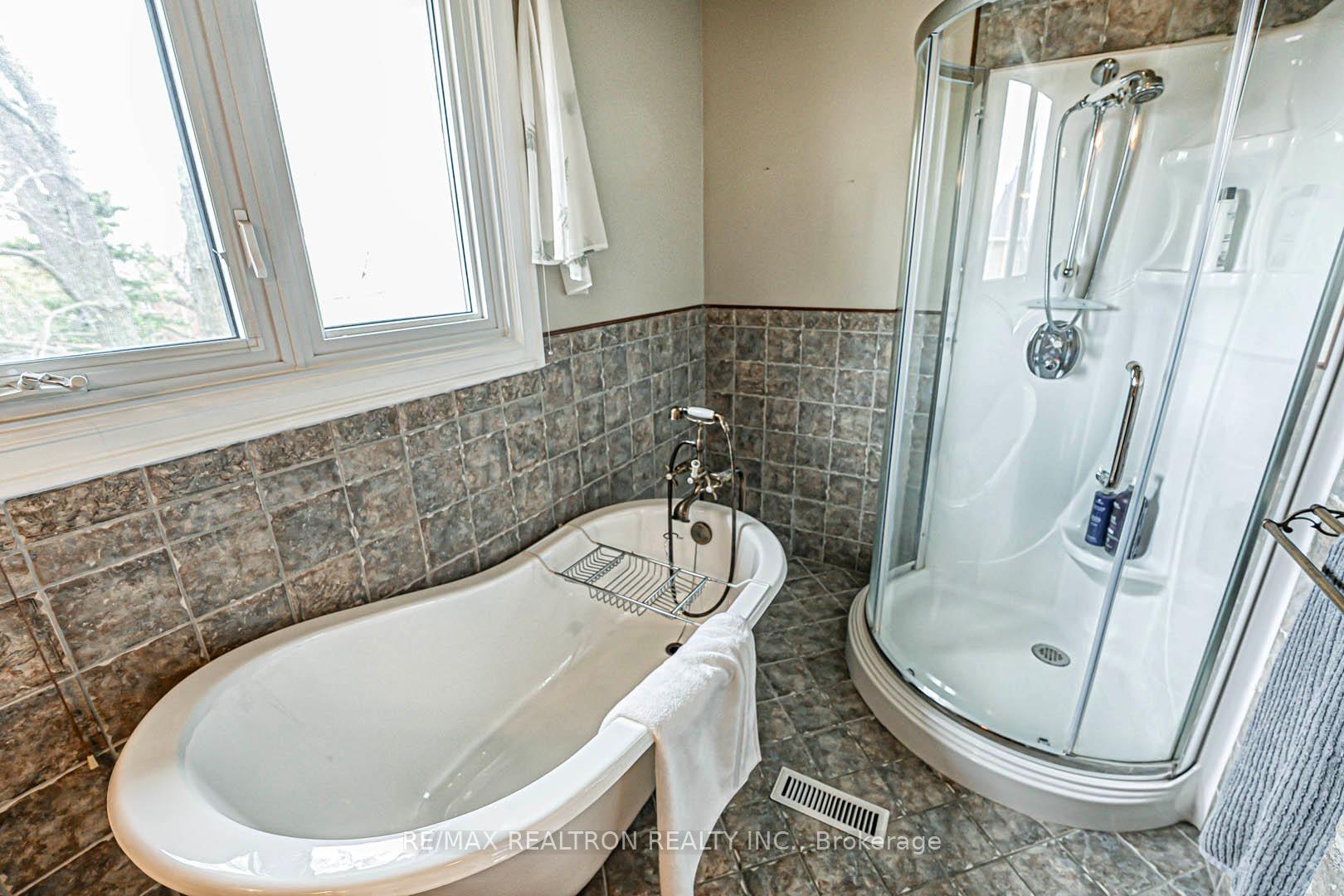 Photo 25 of 53 Leighland Drive, Markham, Unionville — HOMEH