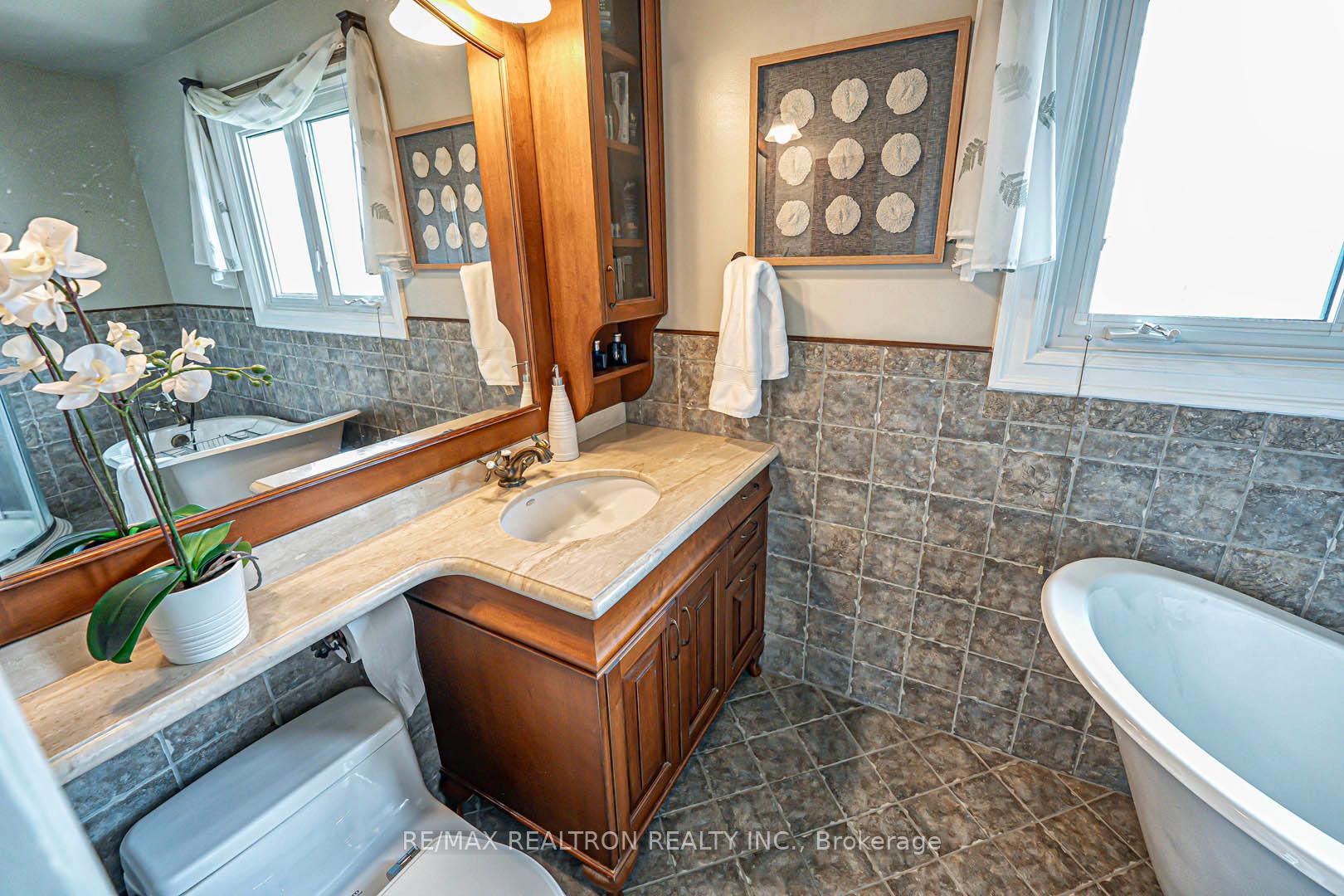Photo 26 of 53 Leighland Drive, Markham, Unionville — HOMEH
