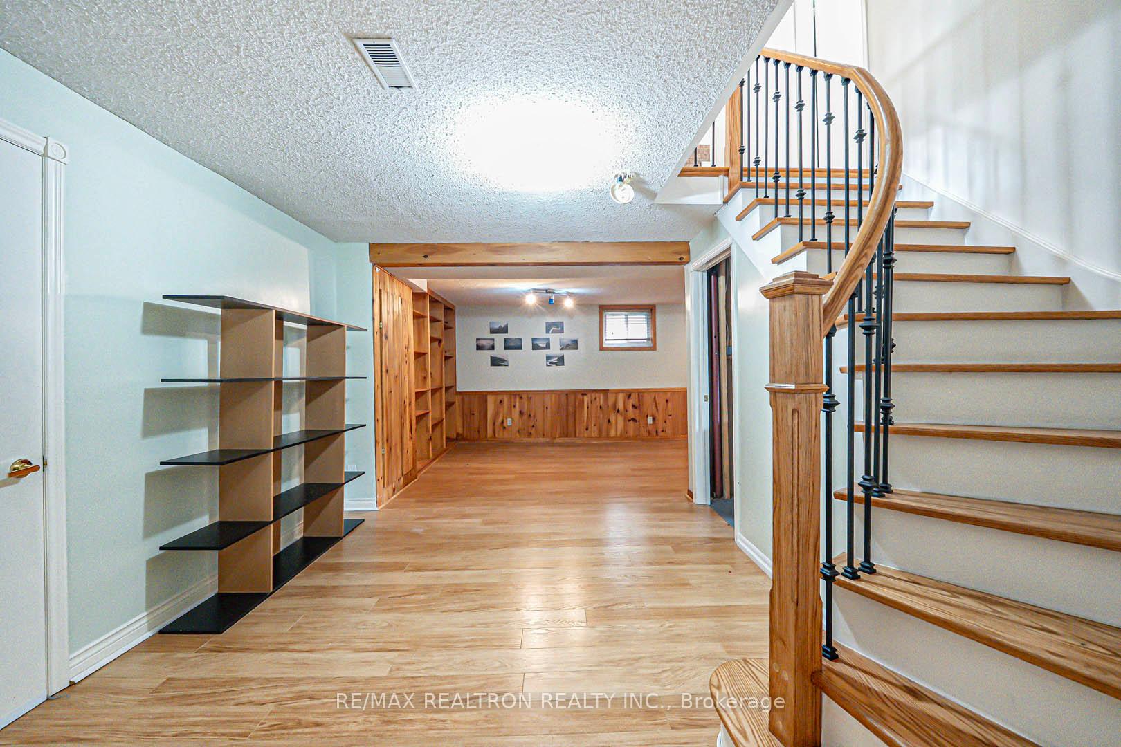 Photo 36 of 53 Leighland Drive, Markham, Unionville — HOMEH