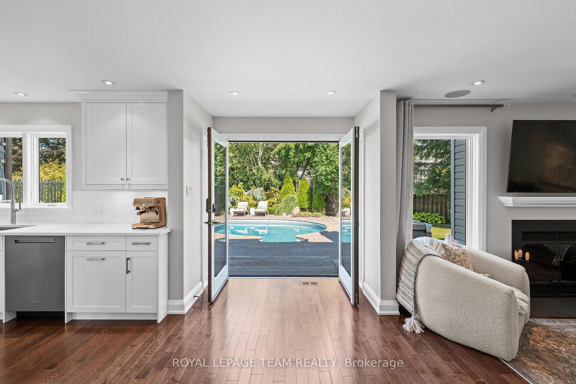 Photo 16 of 39 Wheatland Avenue, Ottawa, Kanata - Emerald Meadows/Trailwest — HOMEH