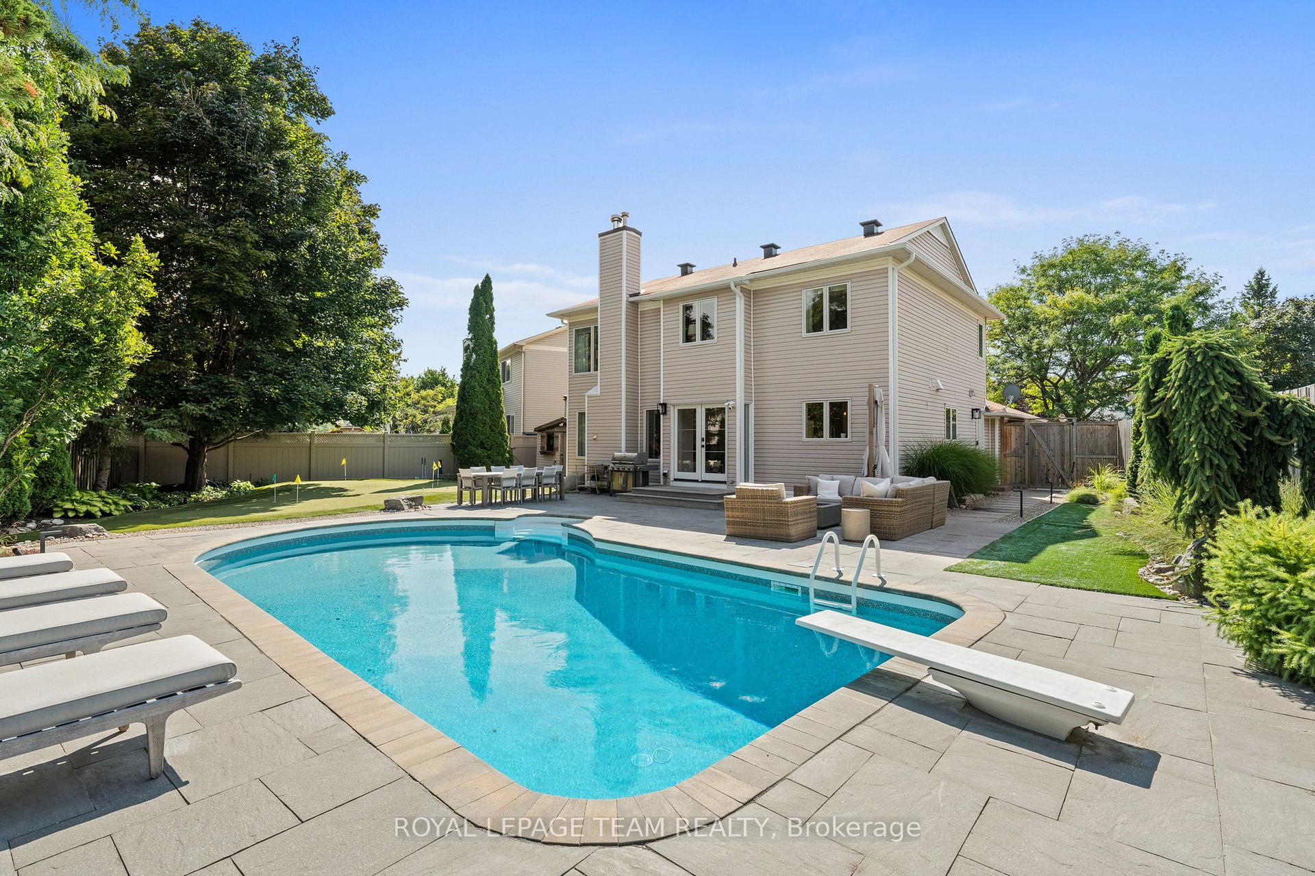 Photo 33 of 39 Wheatland Avenue, Ottawa, Kanata - Emerald Meadows/Trailwest — HOMEH