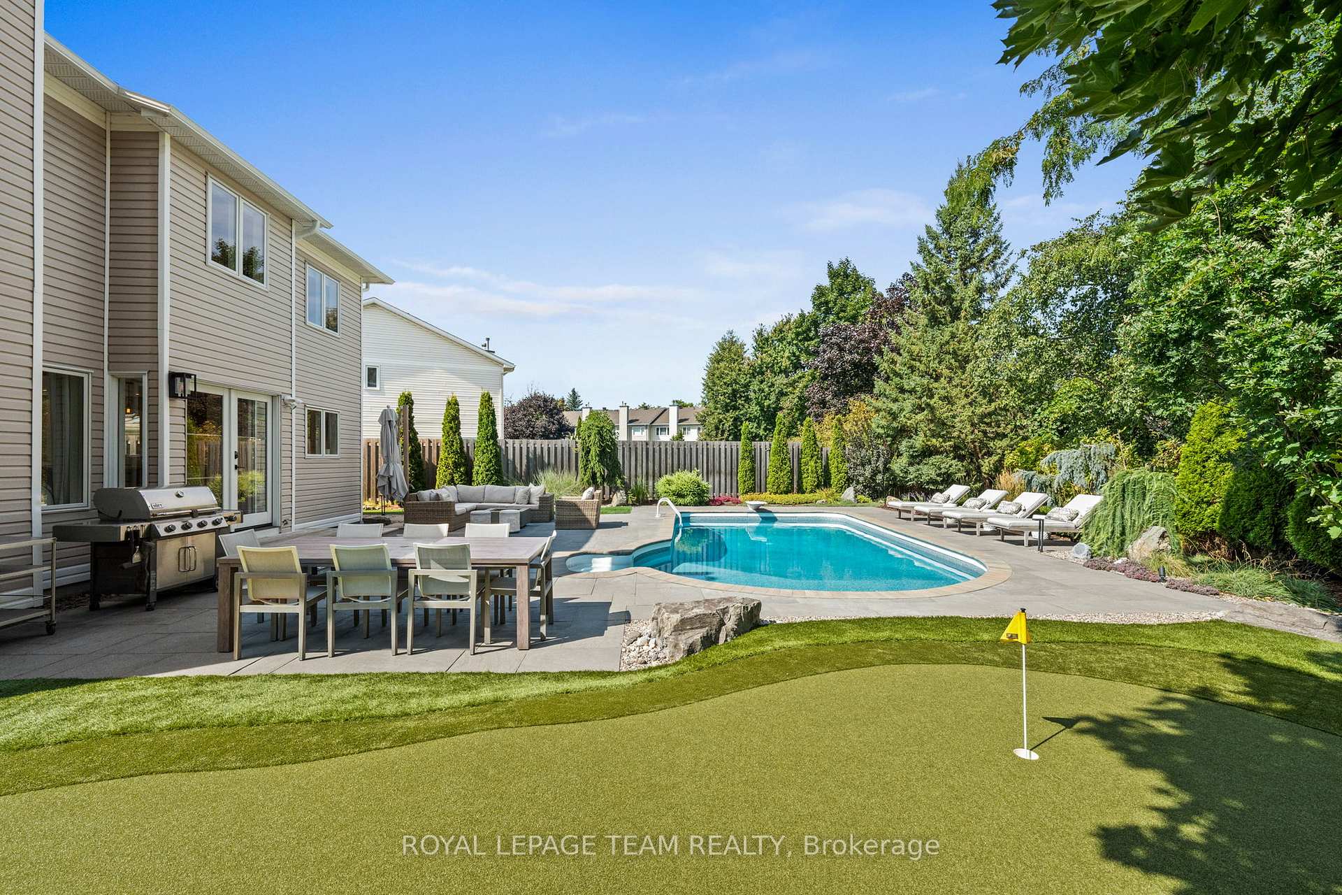Photo 35 of 39 Wheatland Avenue, Ottawa, Kanata - Emerald Meadows/Trailwest — HOMEH
