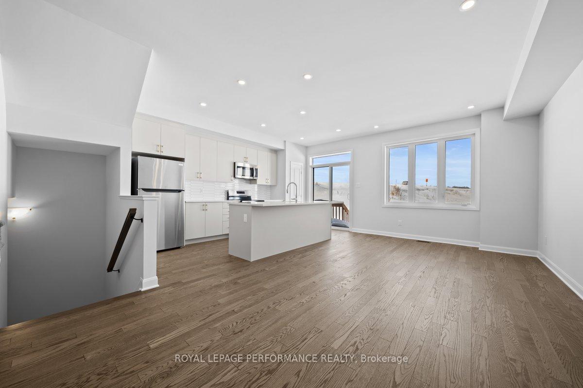Photo 5 of 130 Invention Boulevard, Ottawa, Kanata - Morgan's Grant/South March — HOMEH