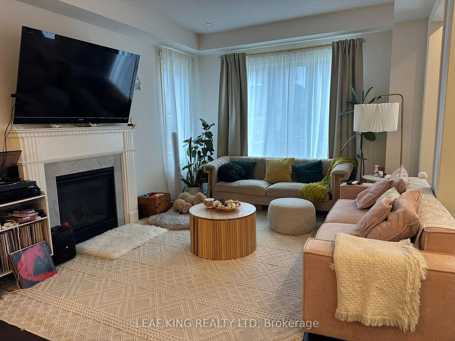 Photo 3 of 44 Ebenezer Drive, Hamilton, Waterdown — HOMEH